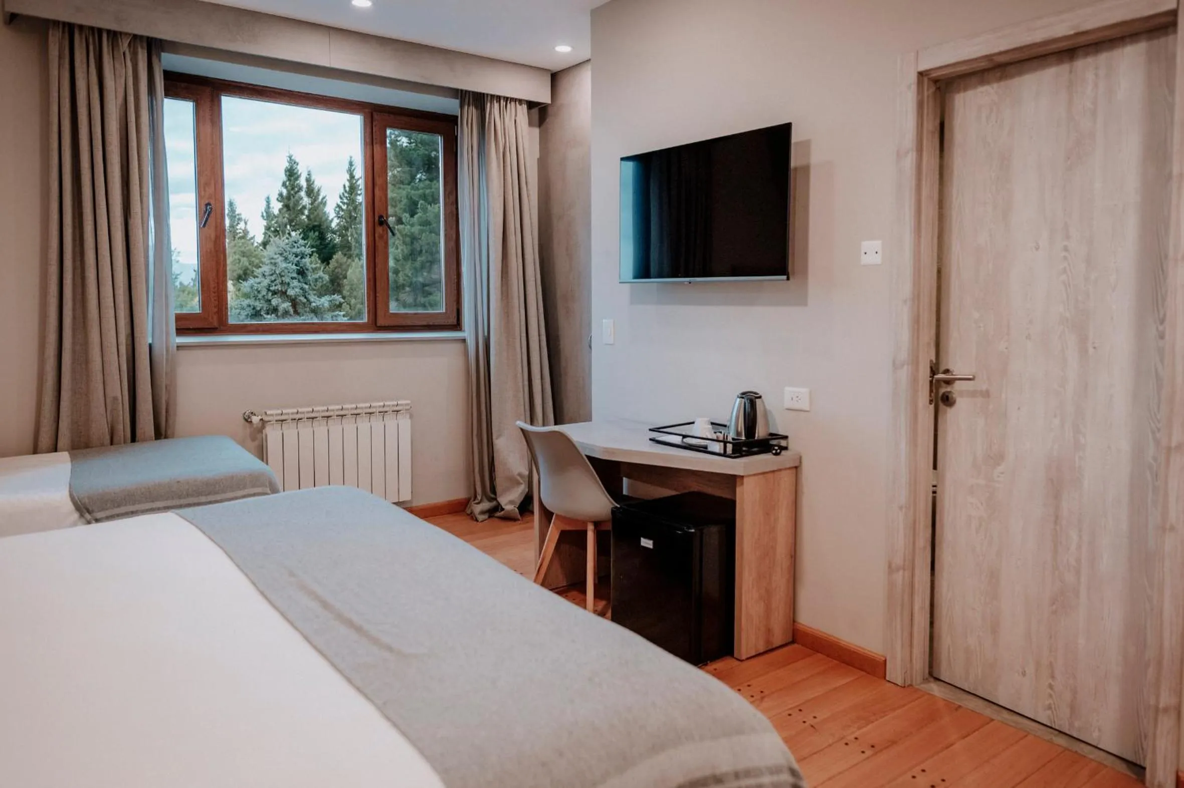 Bedroom, Bed in Basia Hotel & Sushi