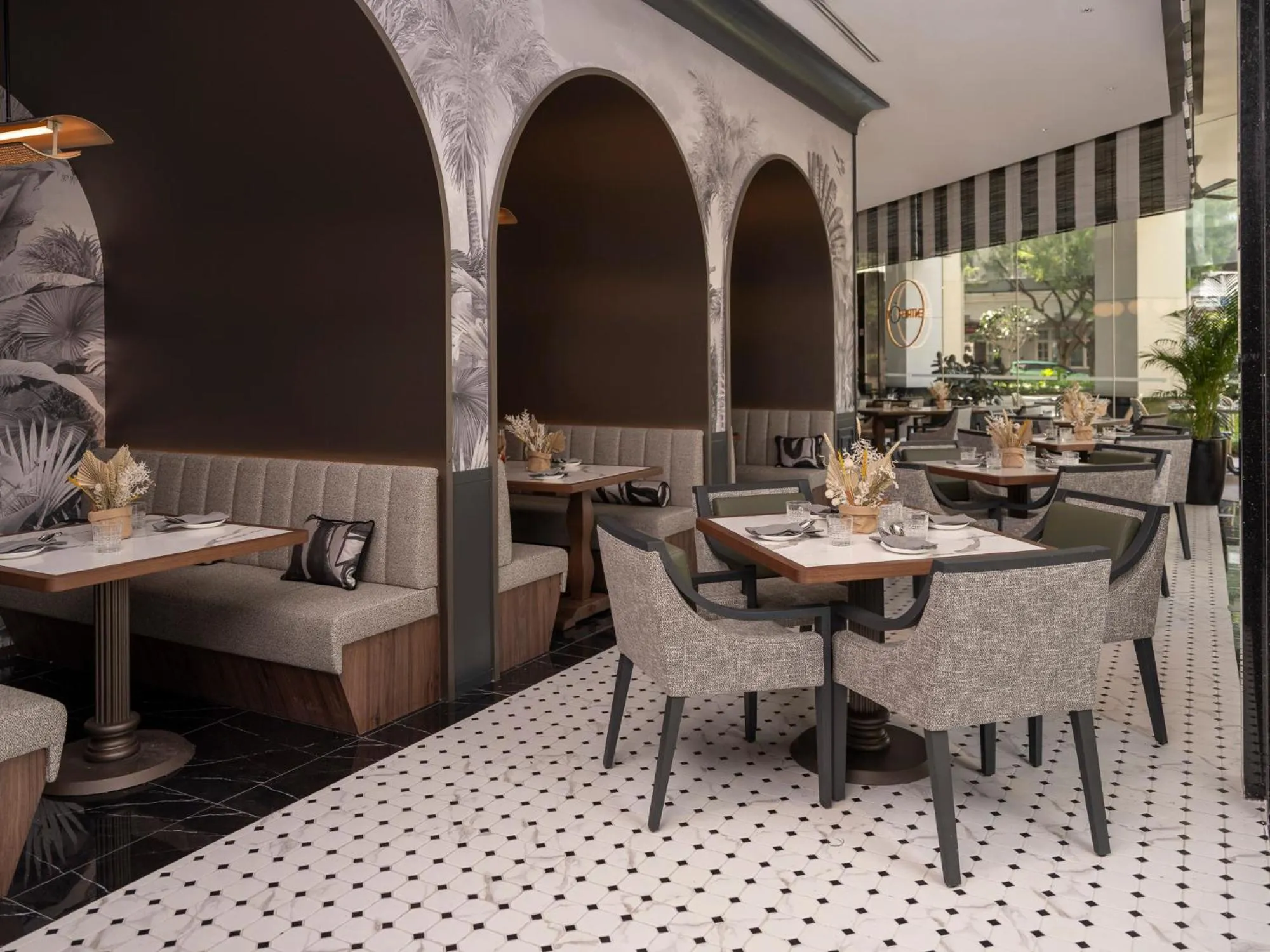 Restaurant/places to eat in The Robertson House by The Crest Collection