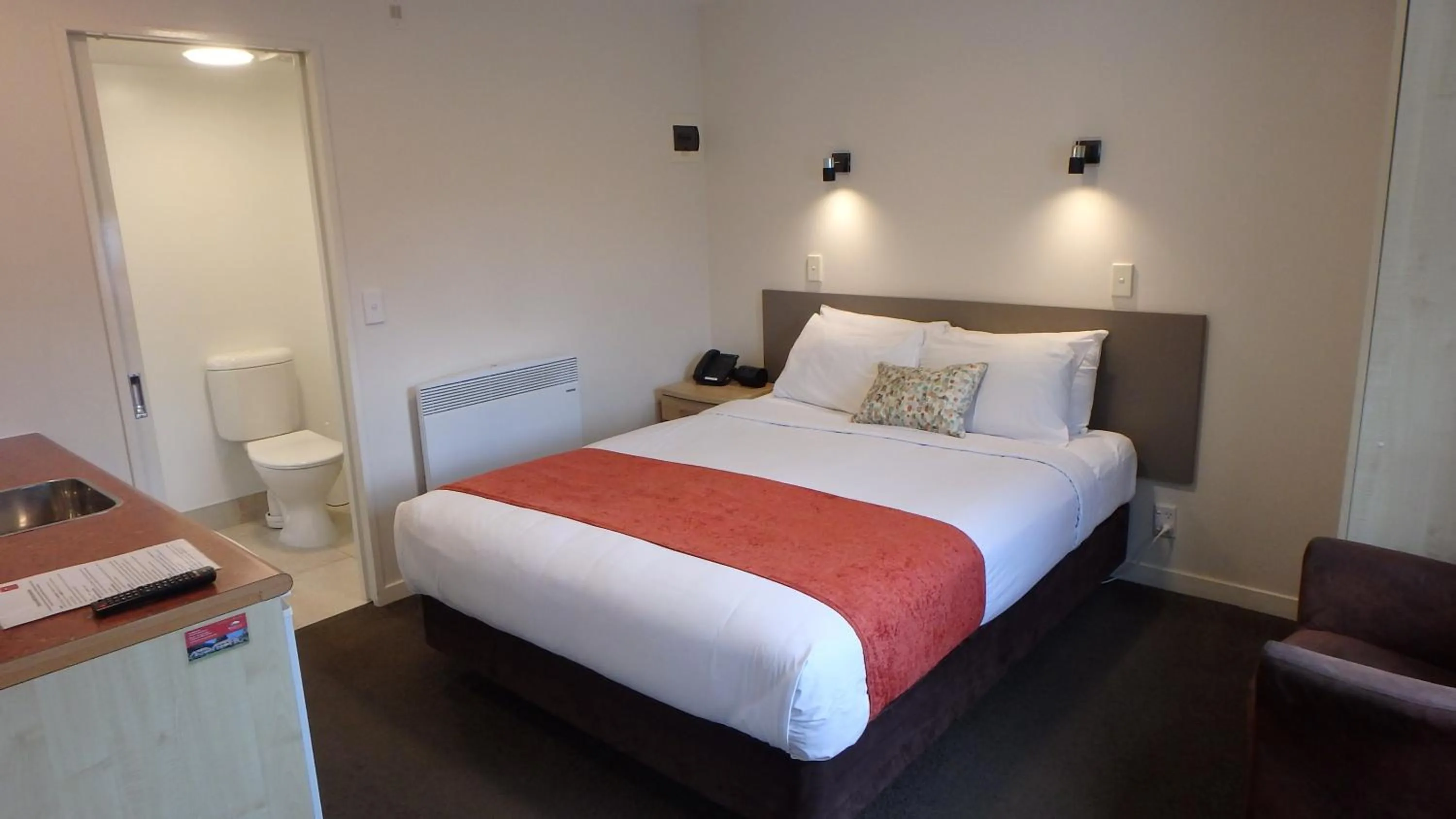 Bedroom, Bed in Bella Vista Queenstown