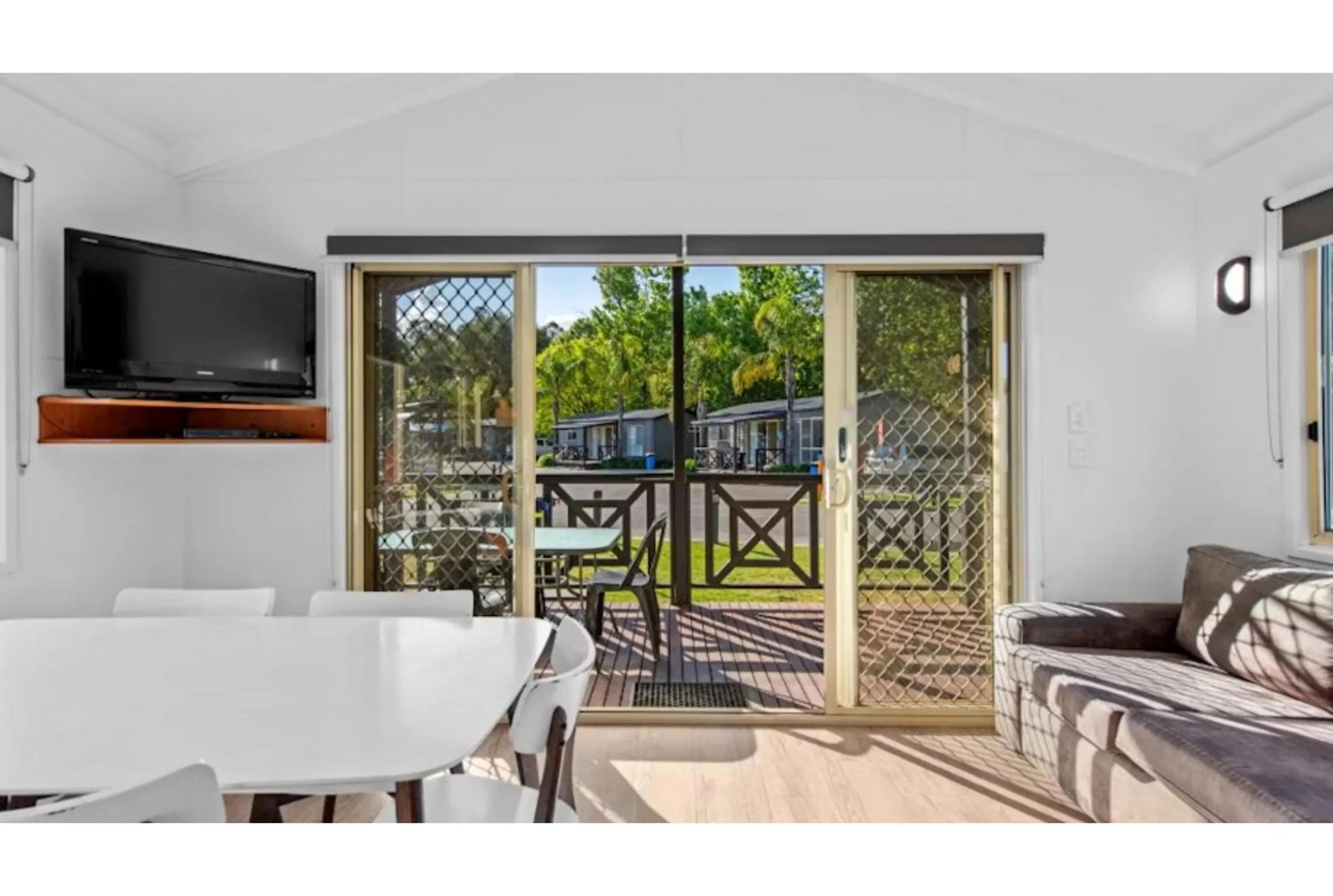 Living room in Discovery Parks - Maidens Inn Moama