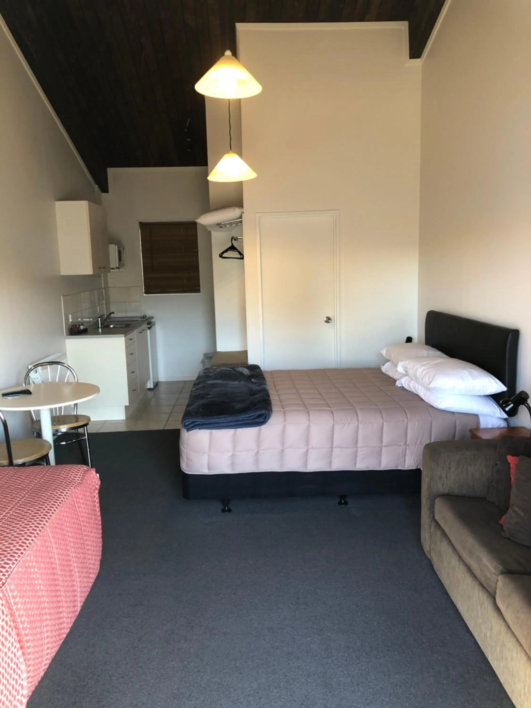 Photo of the whole room, Bed in Alpine Motel