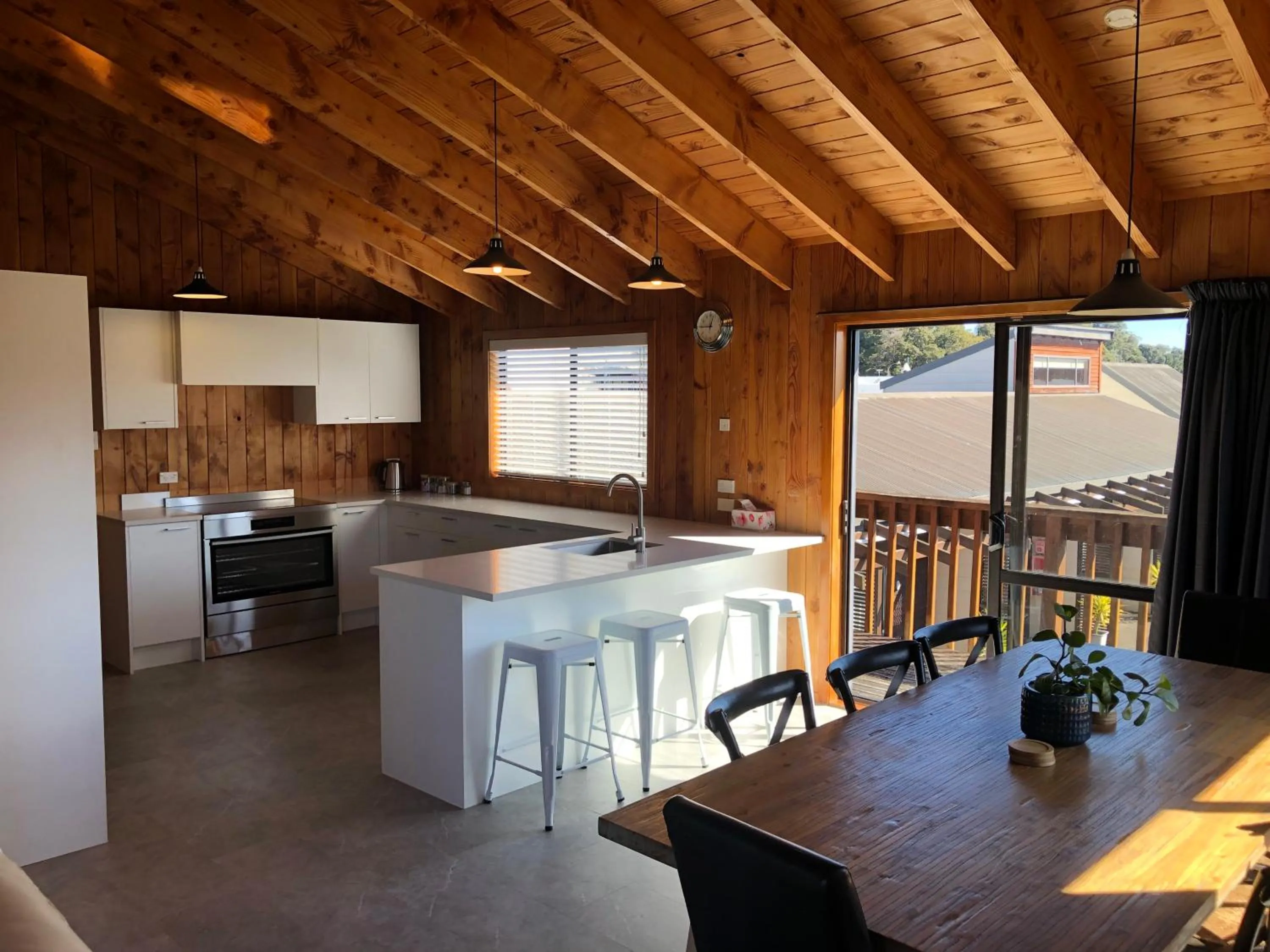 kitchen in Alpine Motel