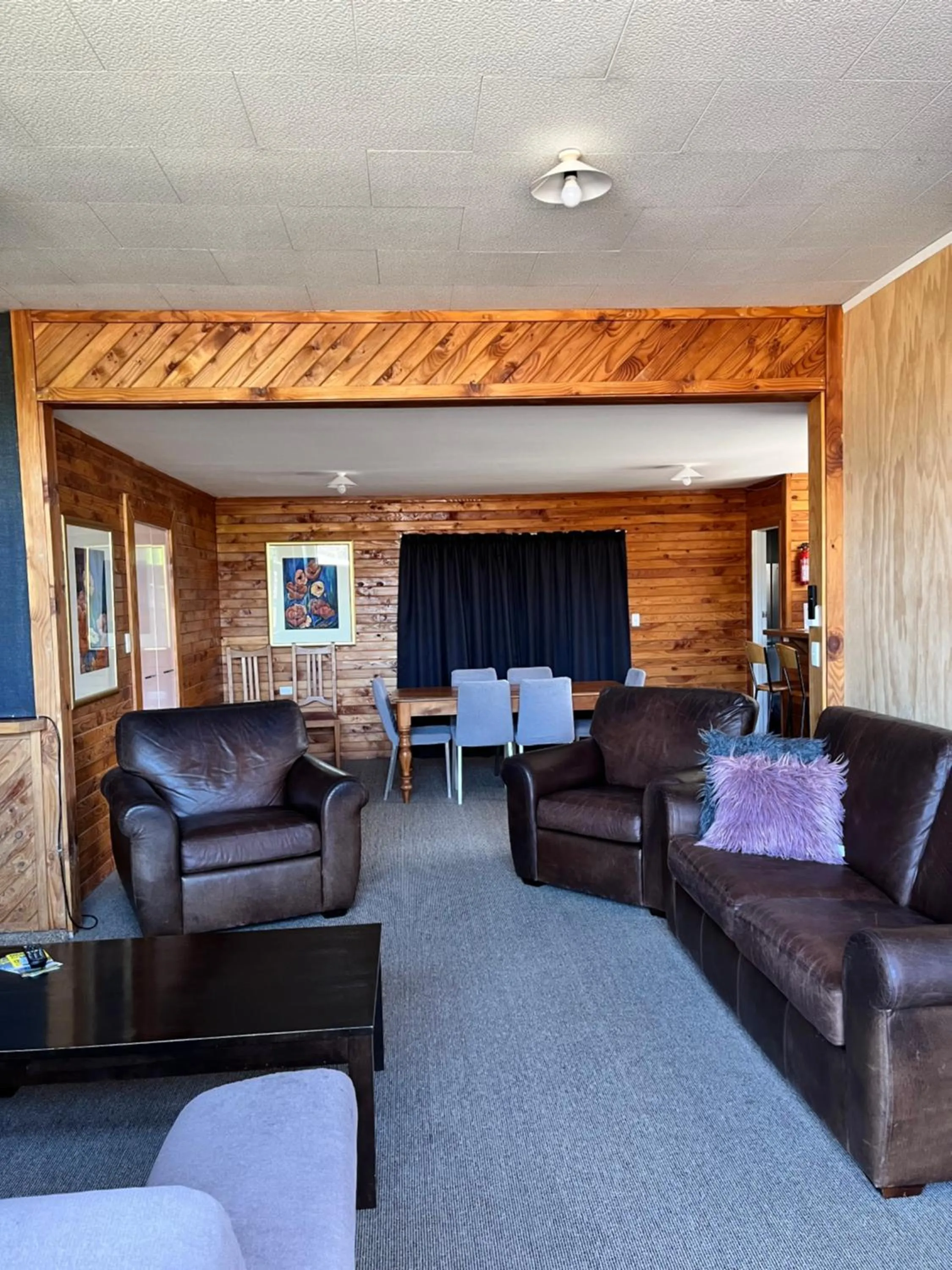 Living room in Alpine Motel