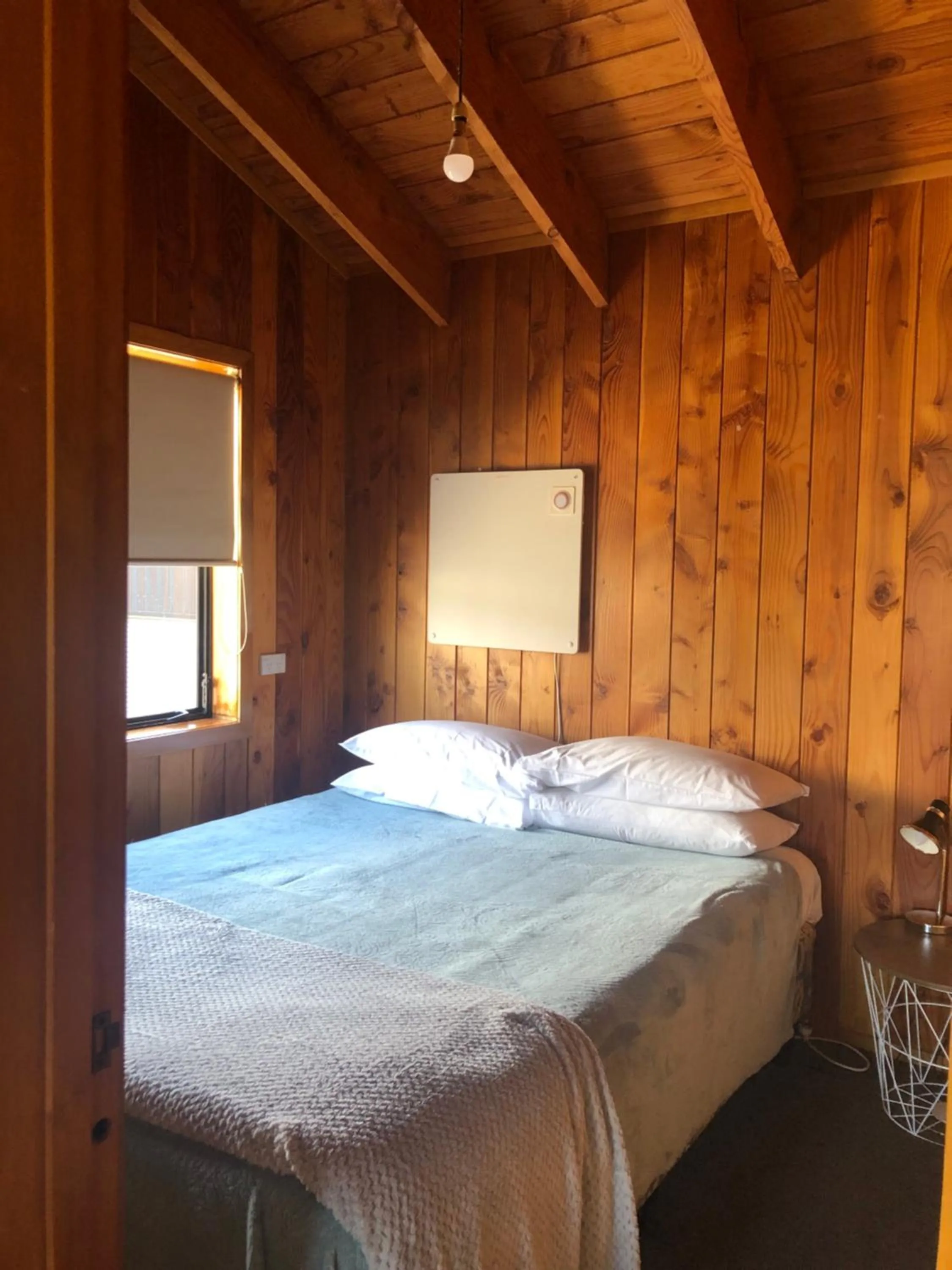 Bedroom, Bed in Alpine Motel