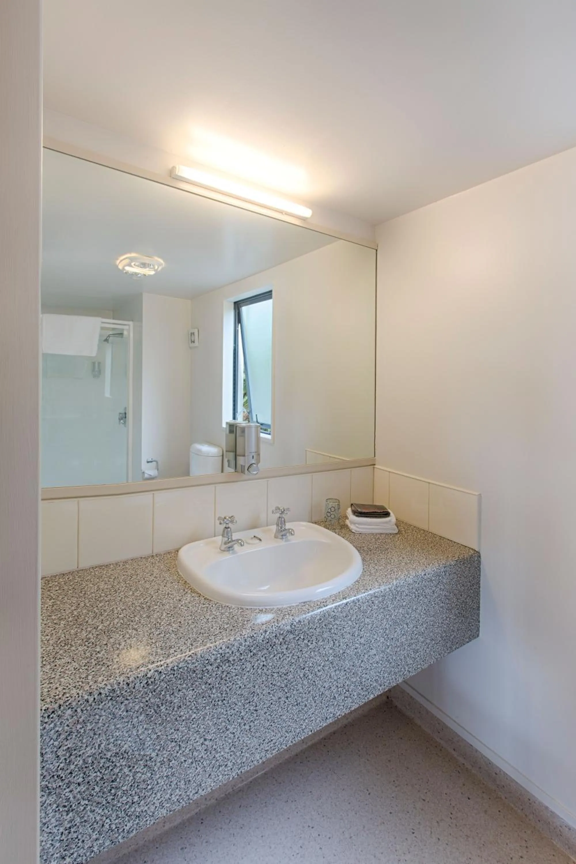 Bathroom in Bella Vista Motel Franz Josef Glacier