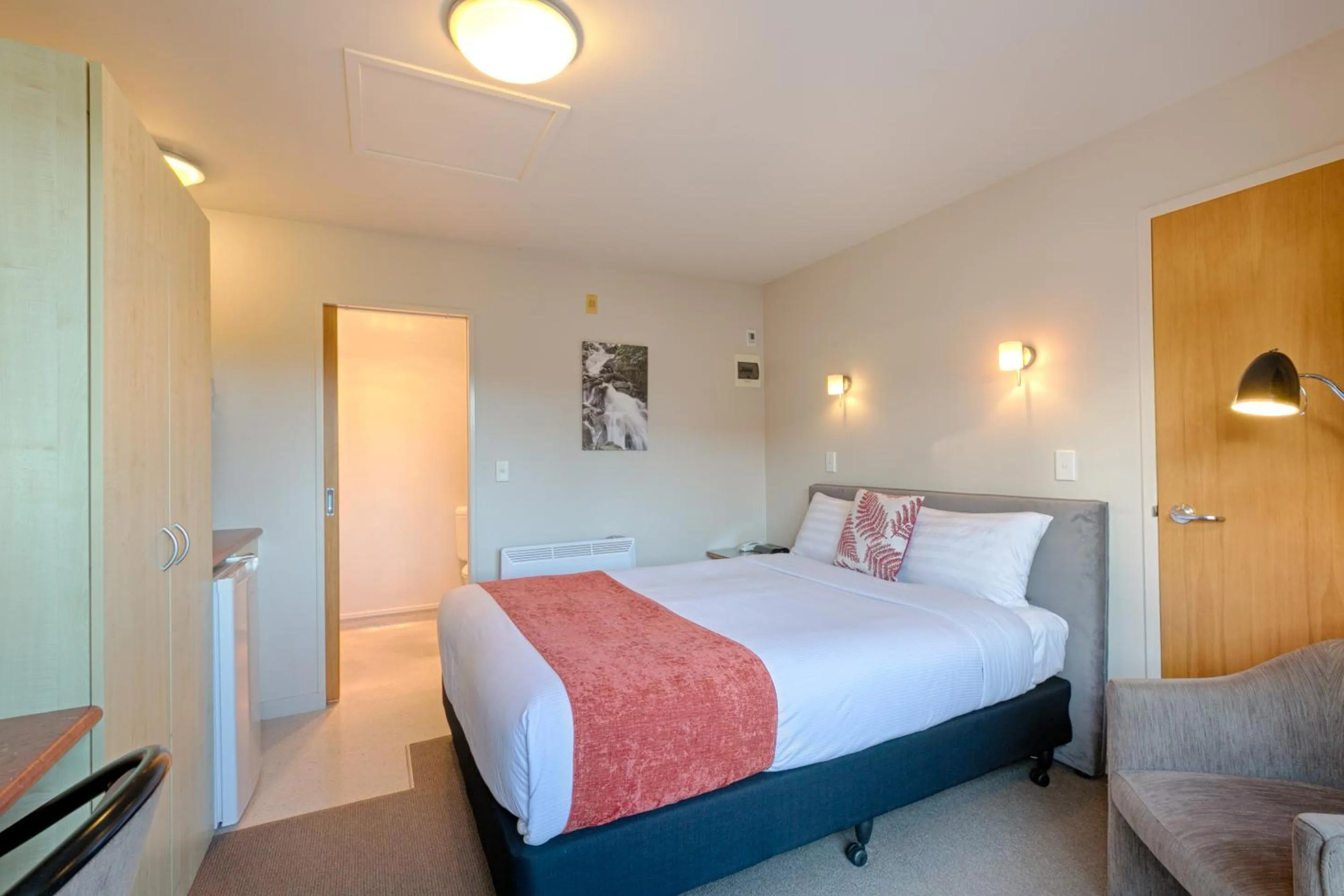 Photo of the whole room, Bed in Bella Vista Motel Franz Josef Glacier