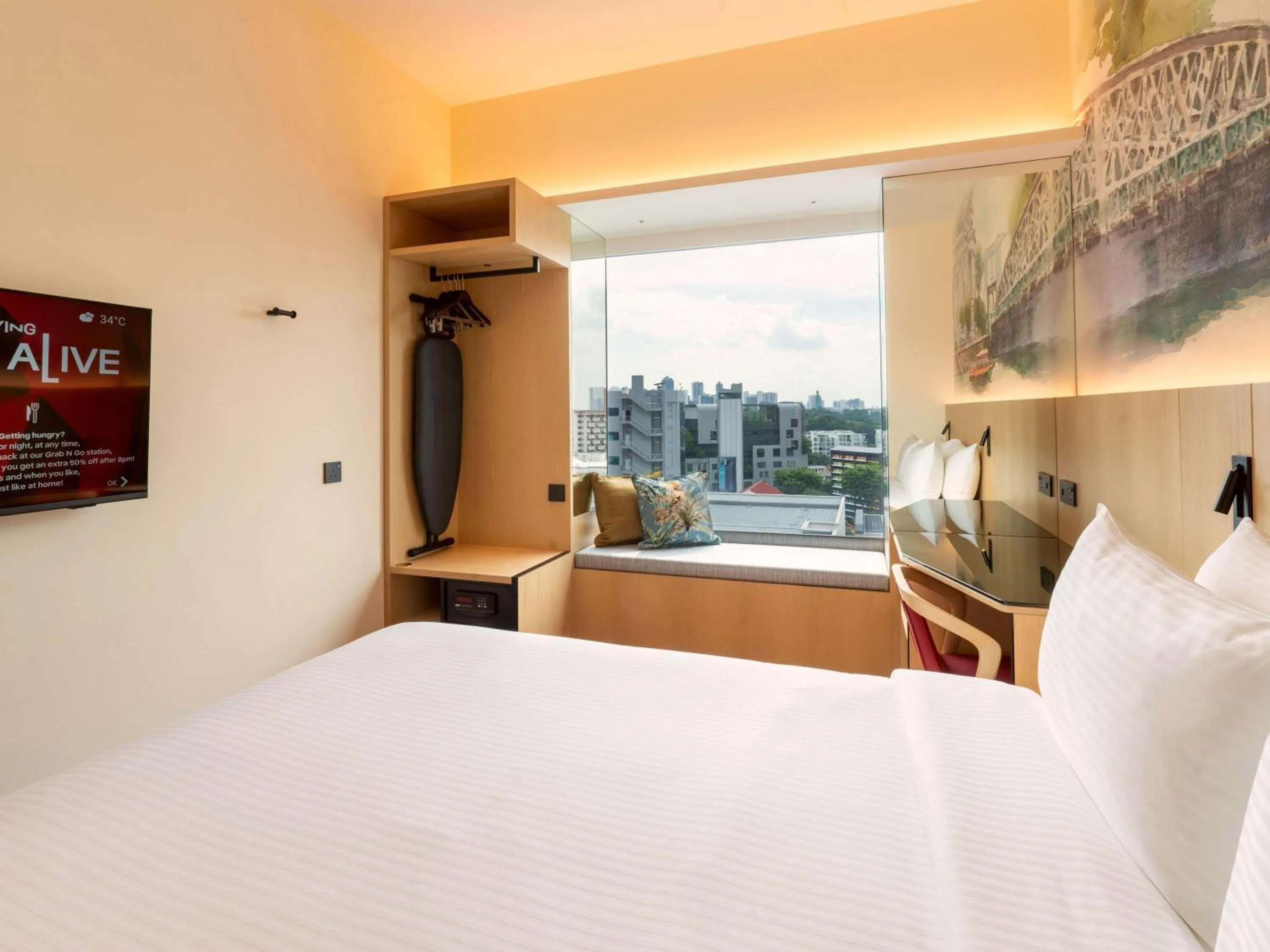 Bedroom, Bed in Ibis Singapore on Bencoolen