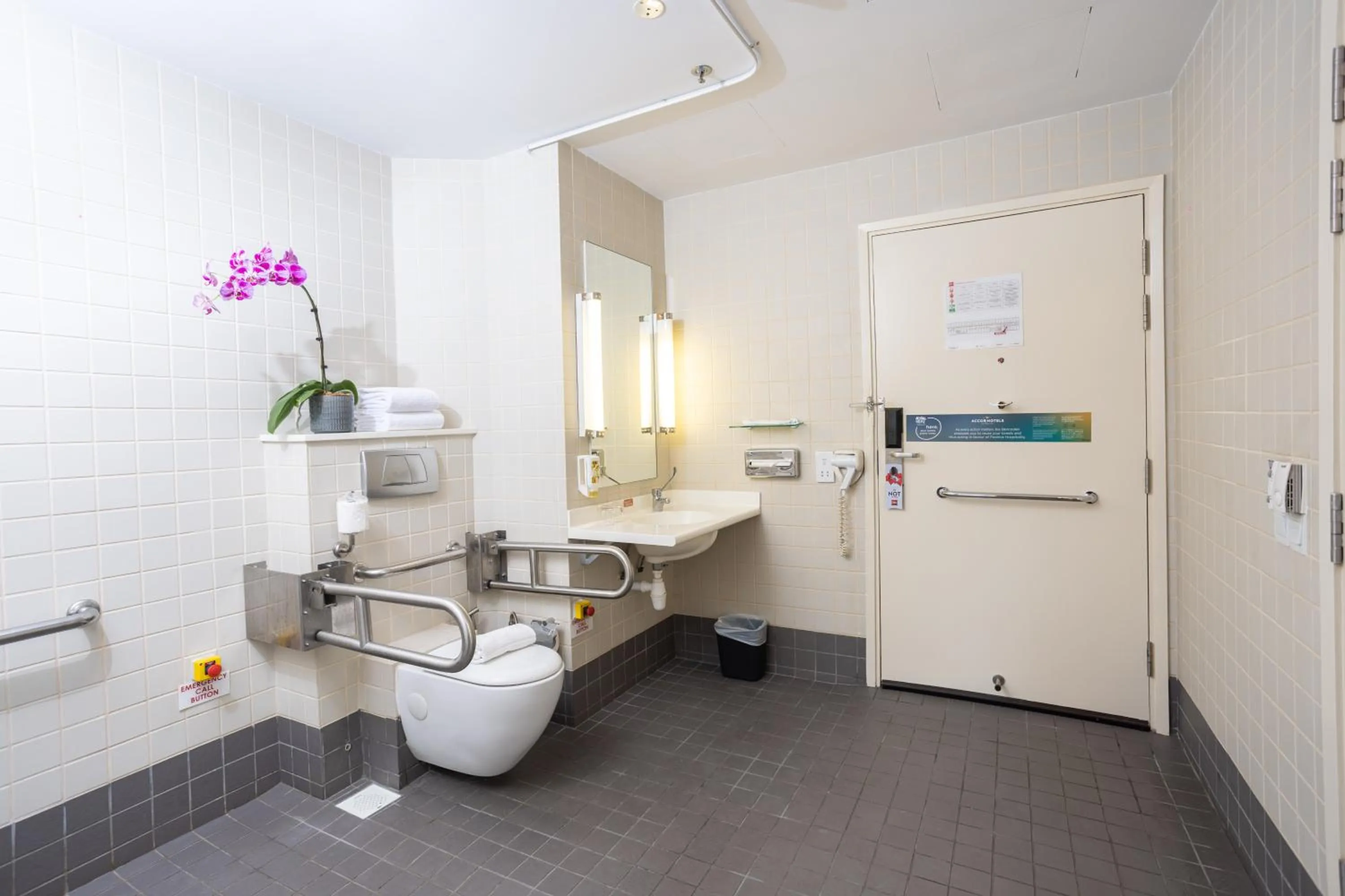 Bathroom in Ibis Singapore on Bencoolen