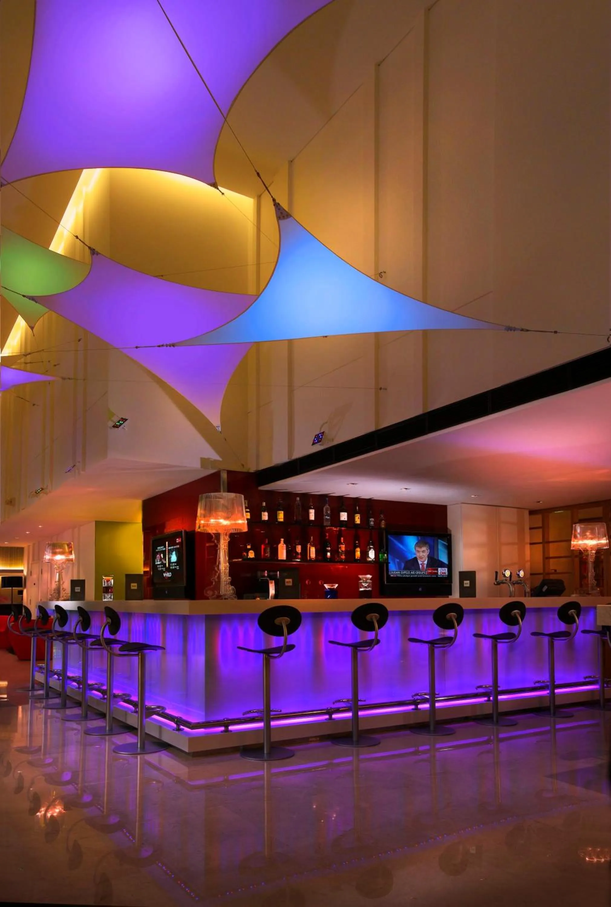 Lounge or bar in Ibis Singapore on Bencoolen