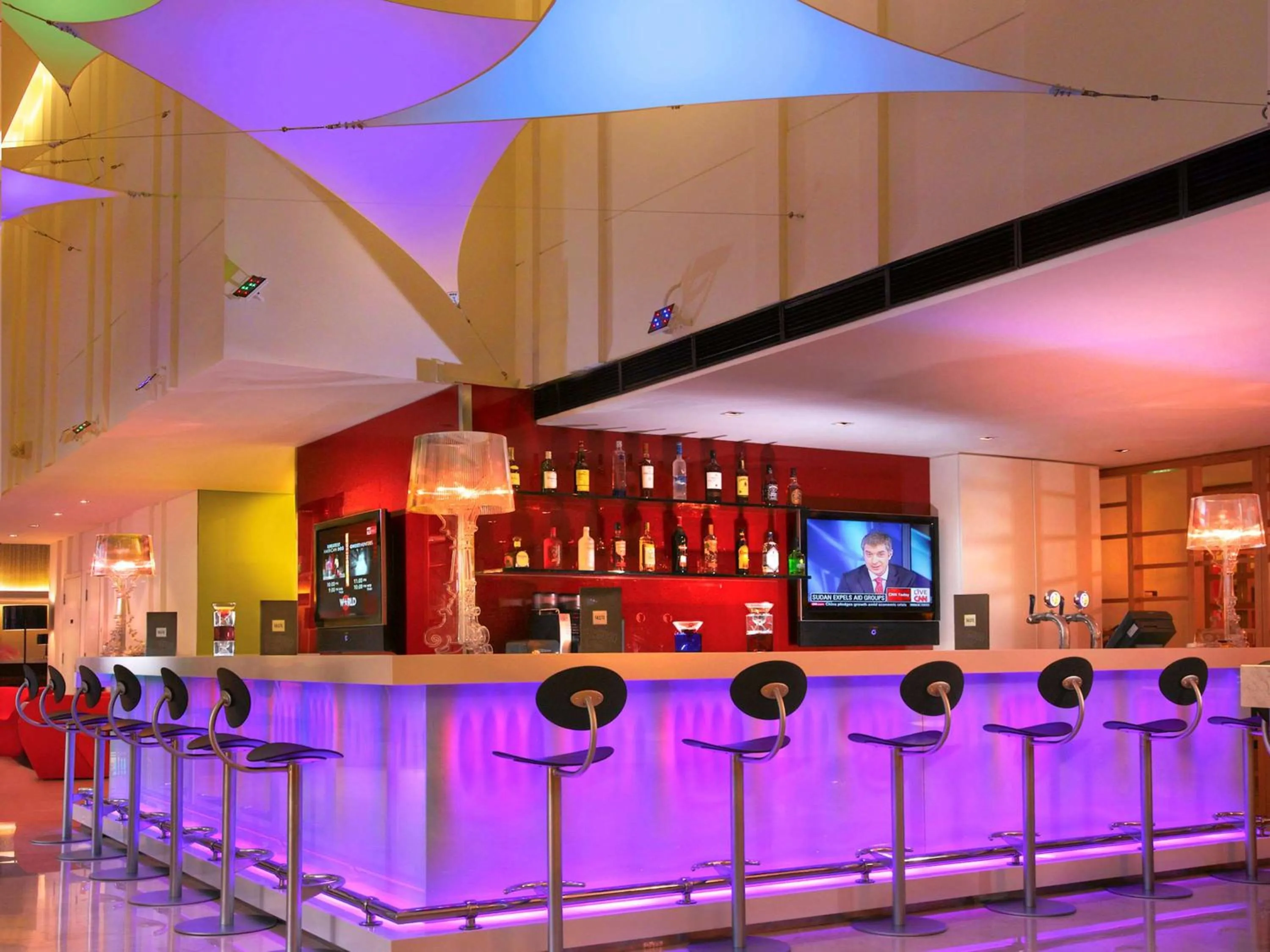 Lounge or bar in Ibis Singapore on Bencoolen