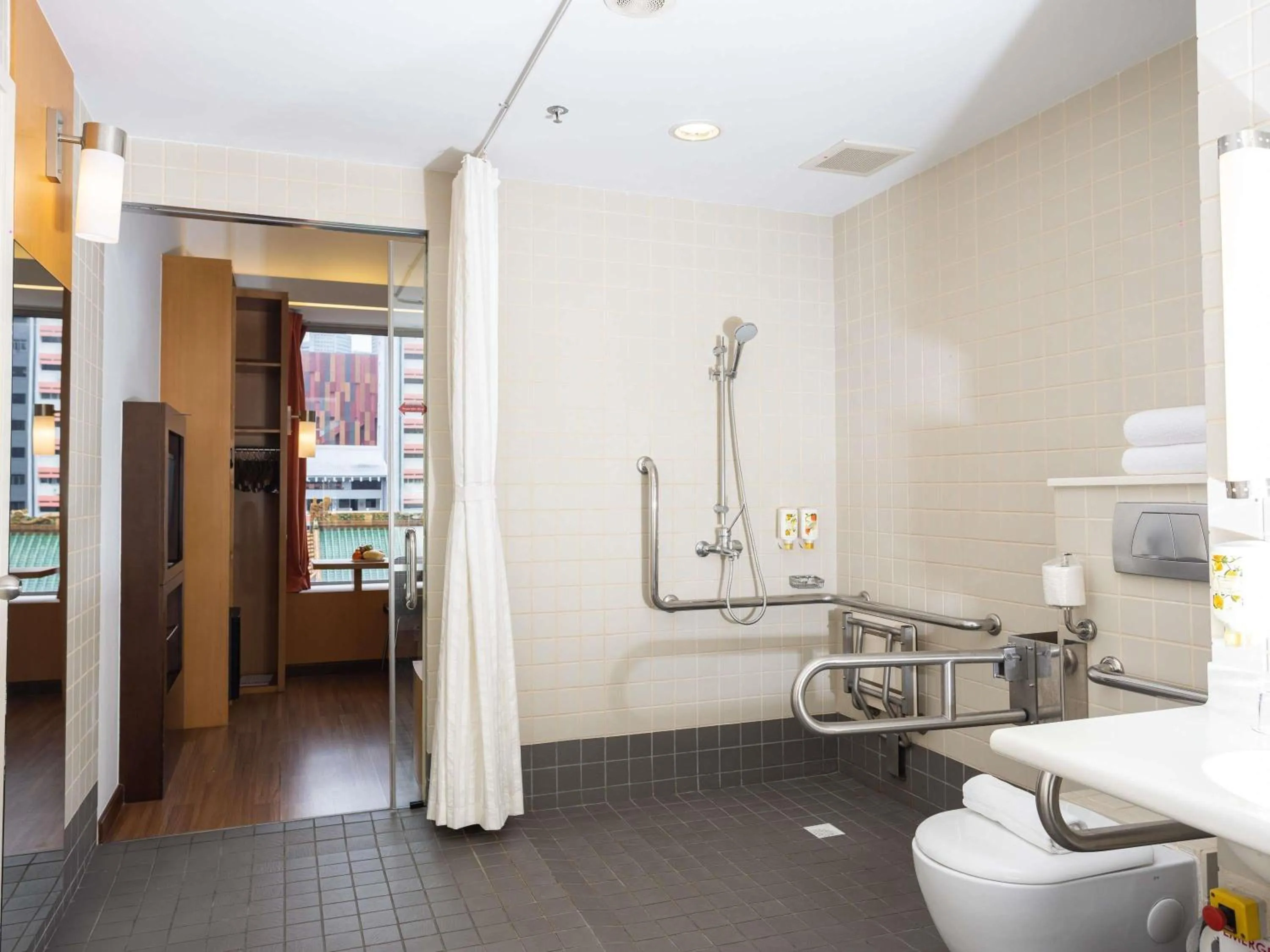 Bedroom in Ibis Singapore on Bencoolen