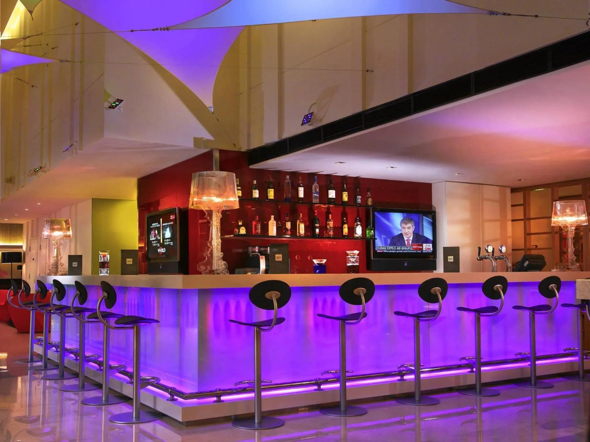 Lounge or bar in Ibis Singapore on Bencoolen