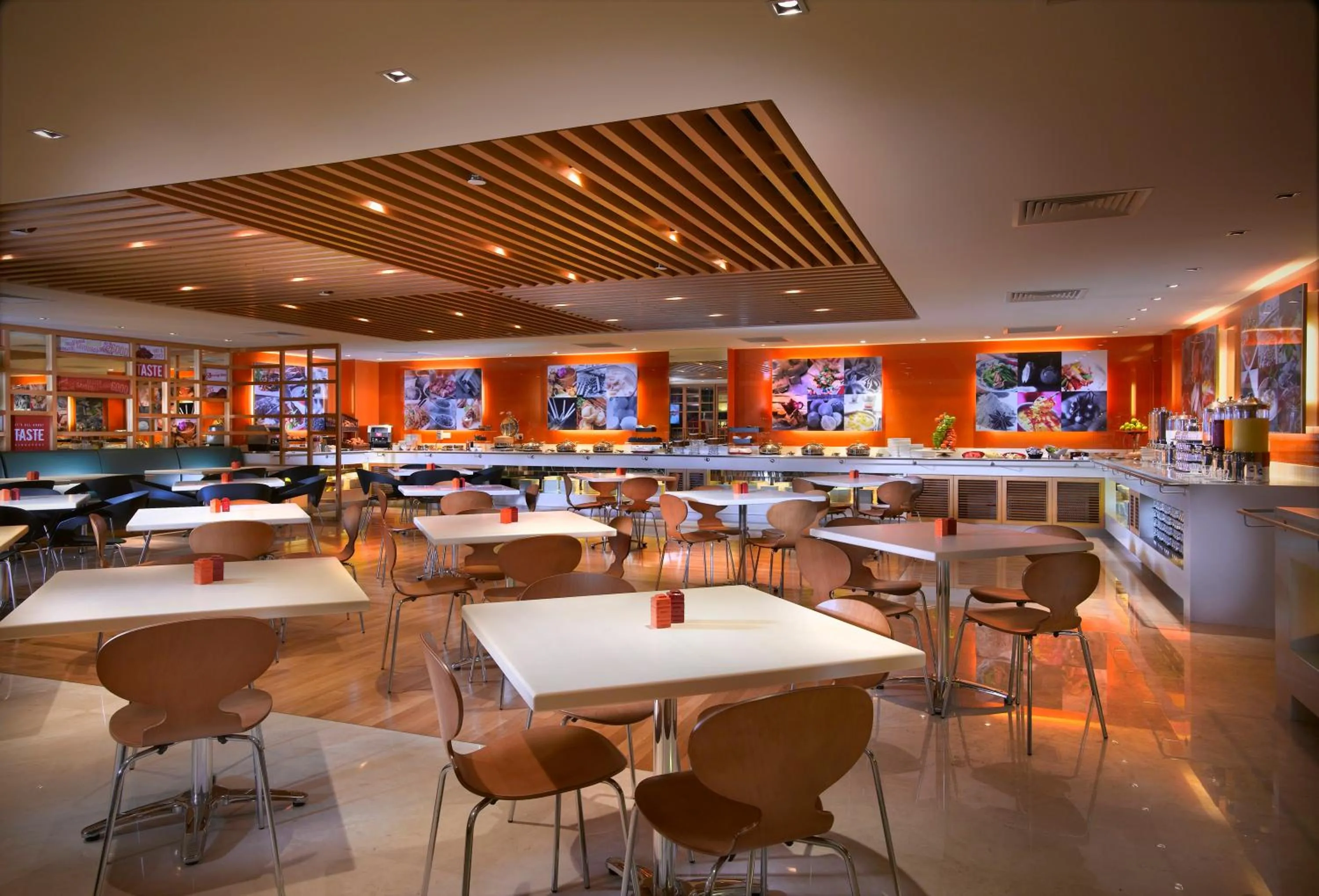 Lounge or bar in Ibis Singapore on Bencoolen
