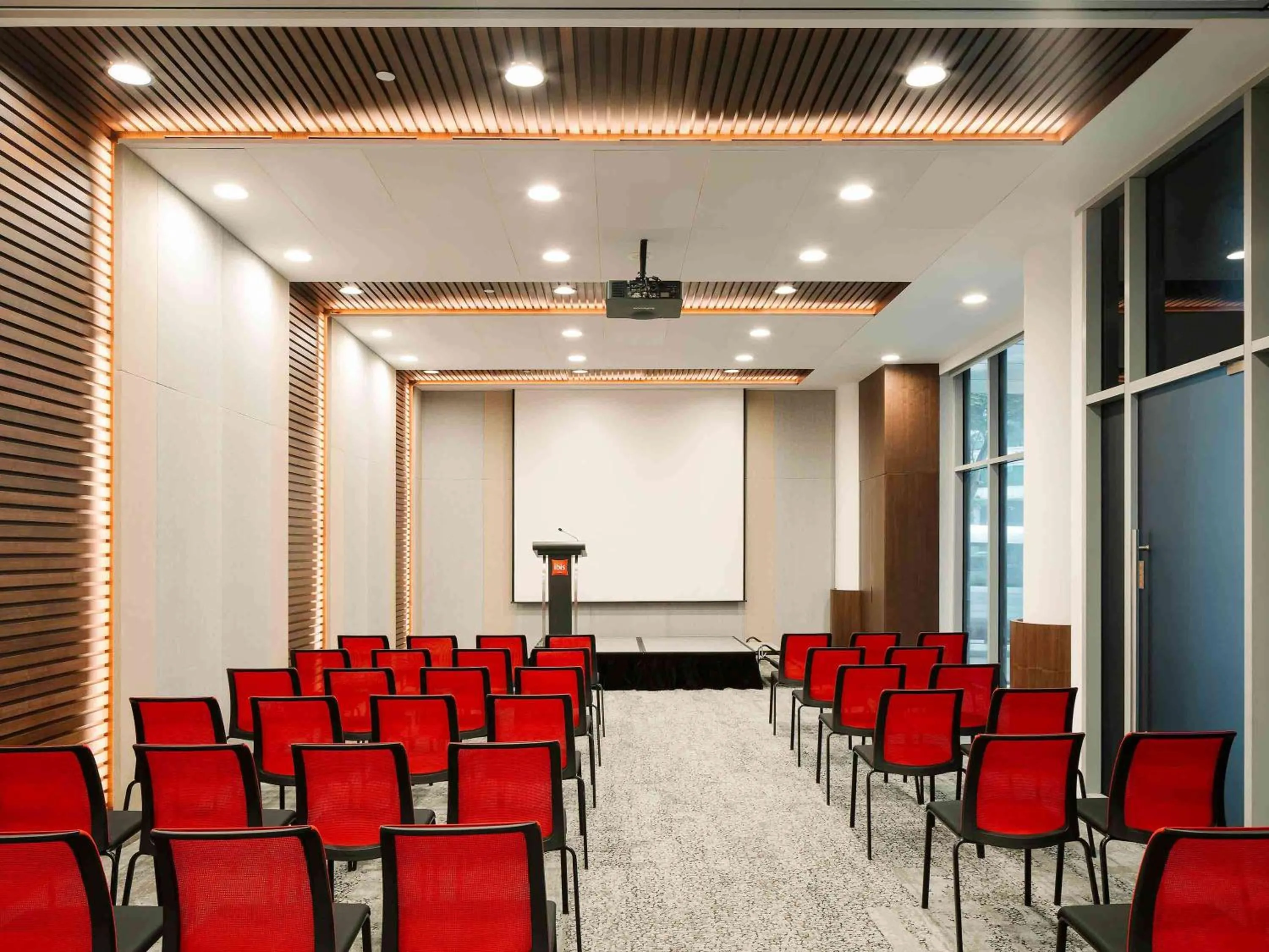 Meeting/conference room in Ibis Singapore on Bencoolen
