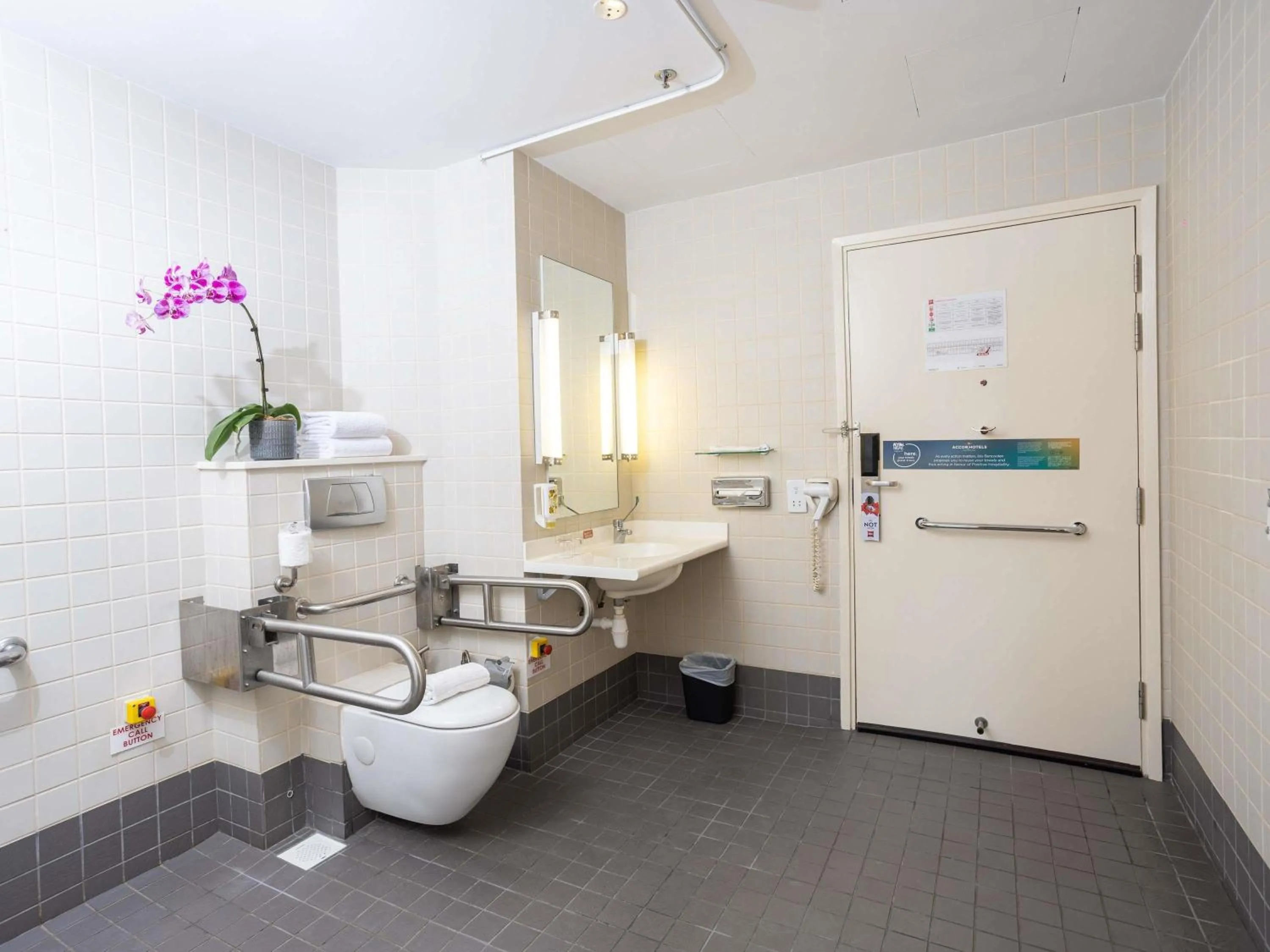 Bedroom in Ibis Singapore on Bencoolen