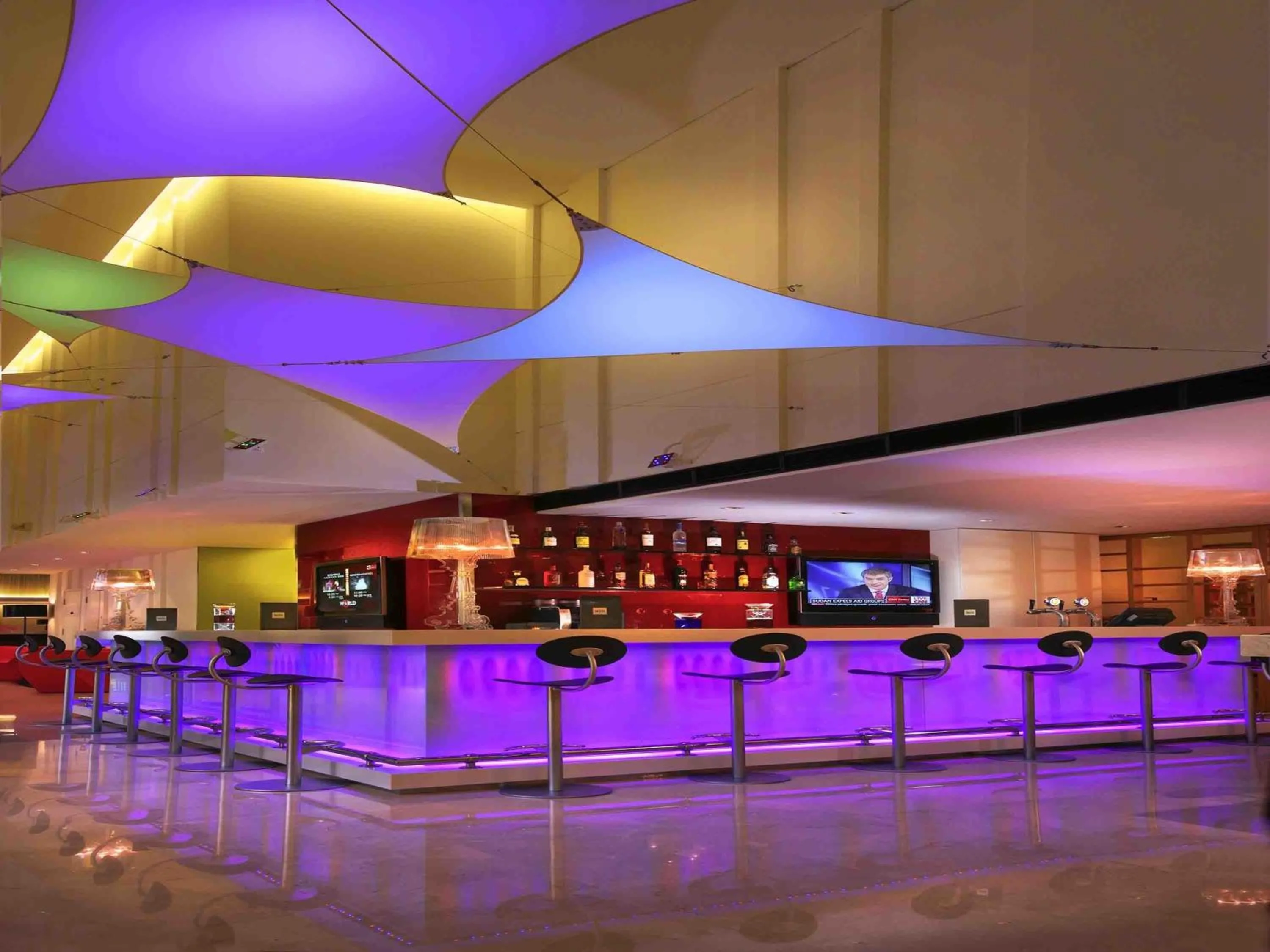 Lounge or bar in Ibis Singapore on Bencoolen