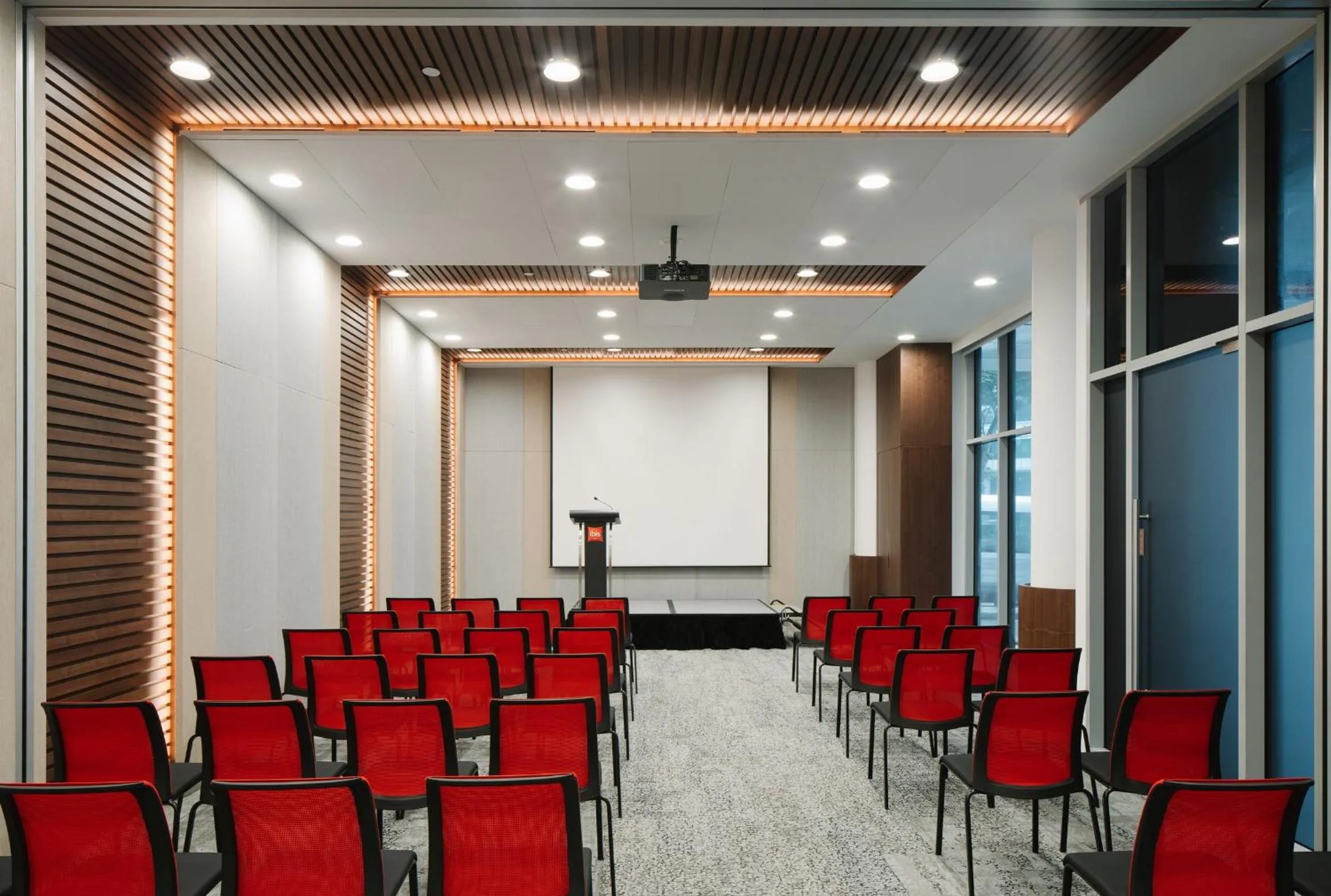 Meeting/conference room in Ibis Singapore on Bencoolen