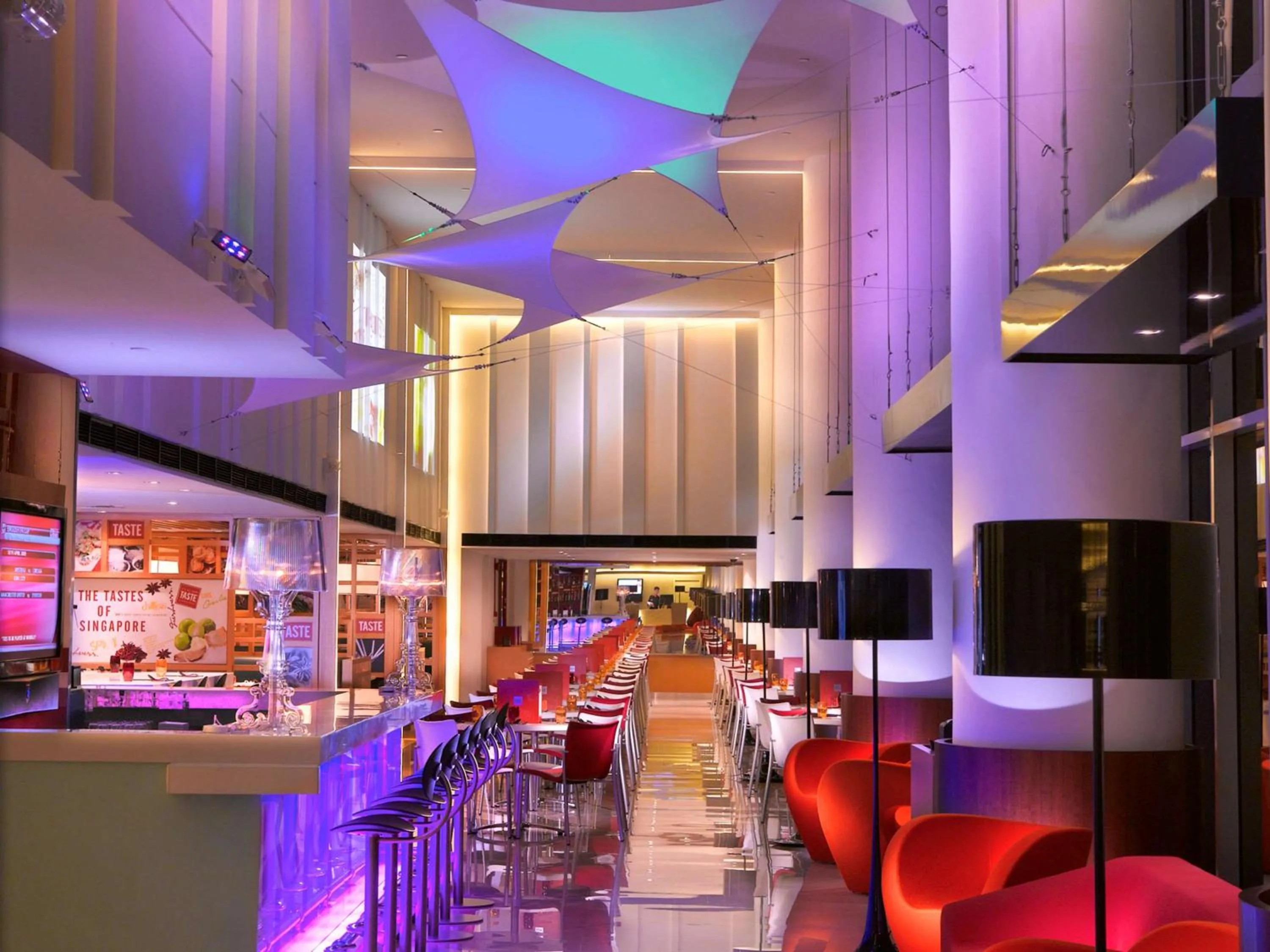 Lounge or bar in Ibis Singapore on Bencoolen