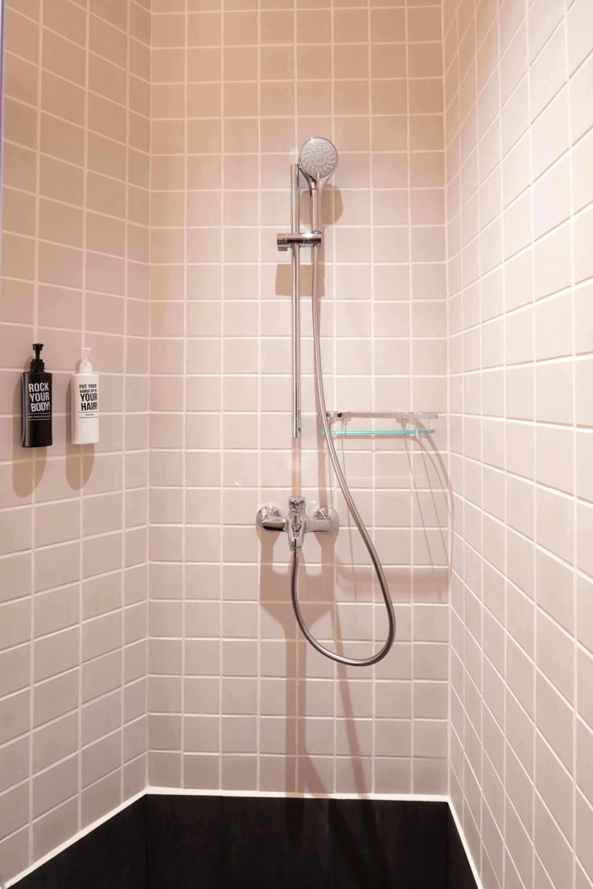 Bathroom in Ibis Singapore on Bencoolen