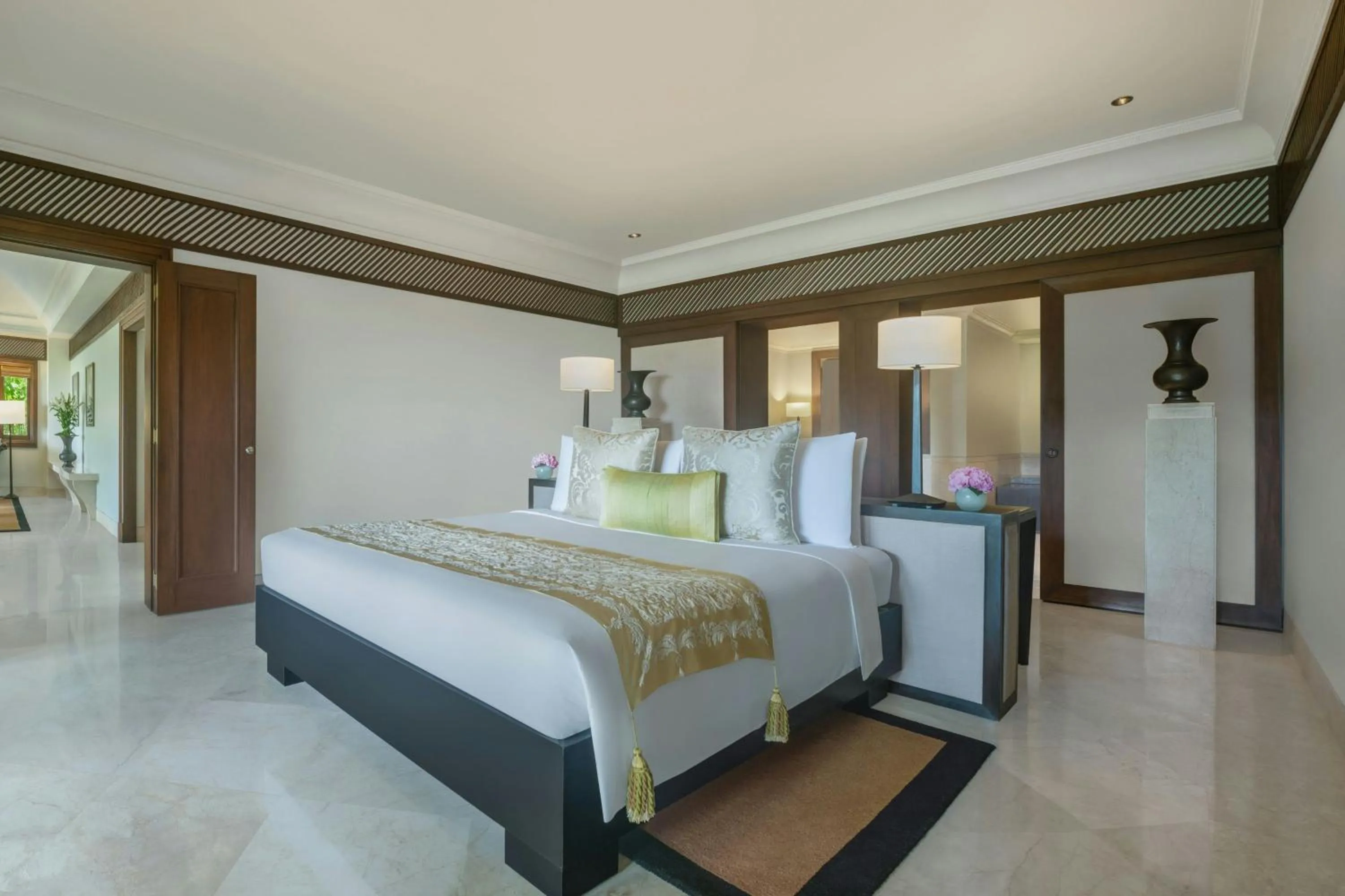 Swimming pool, Bed in The St. Regis Goa Resort