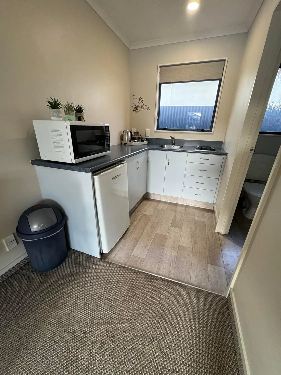 Kitchen or kitchenette in Centre Court Motel