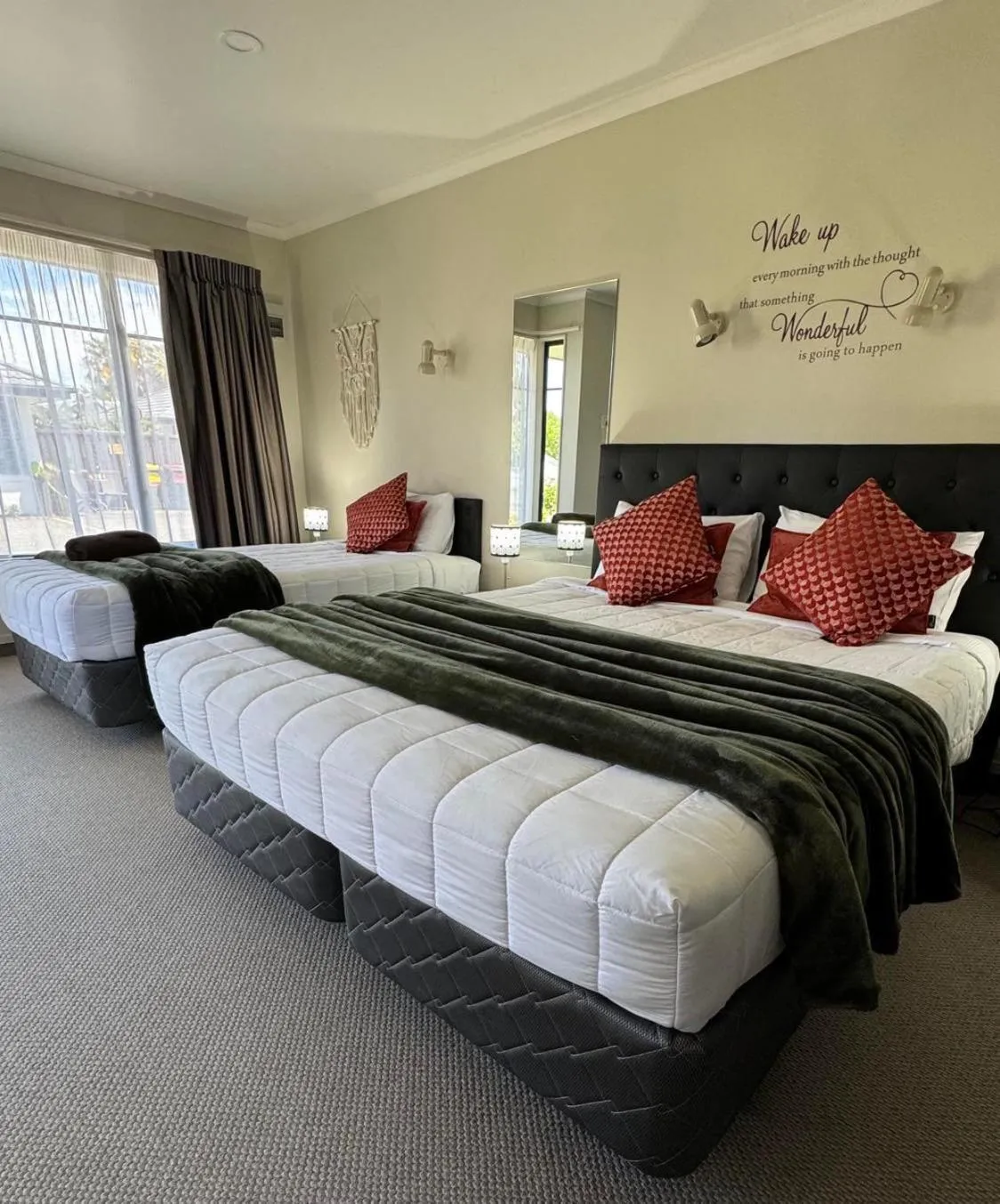 Bedroom, Bed in Centre Court Motel