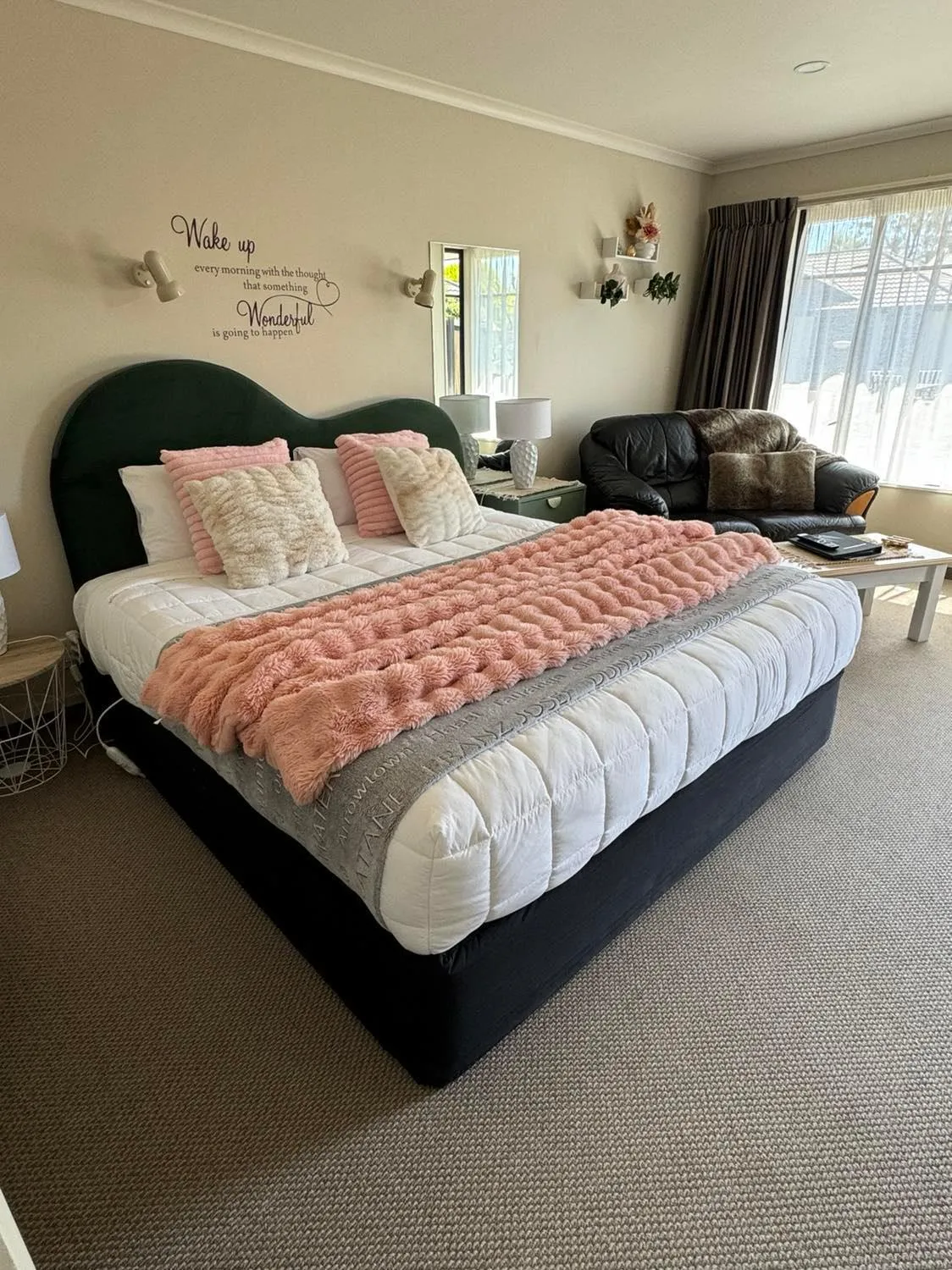 Bedroom, Bed in Centre Court Motel