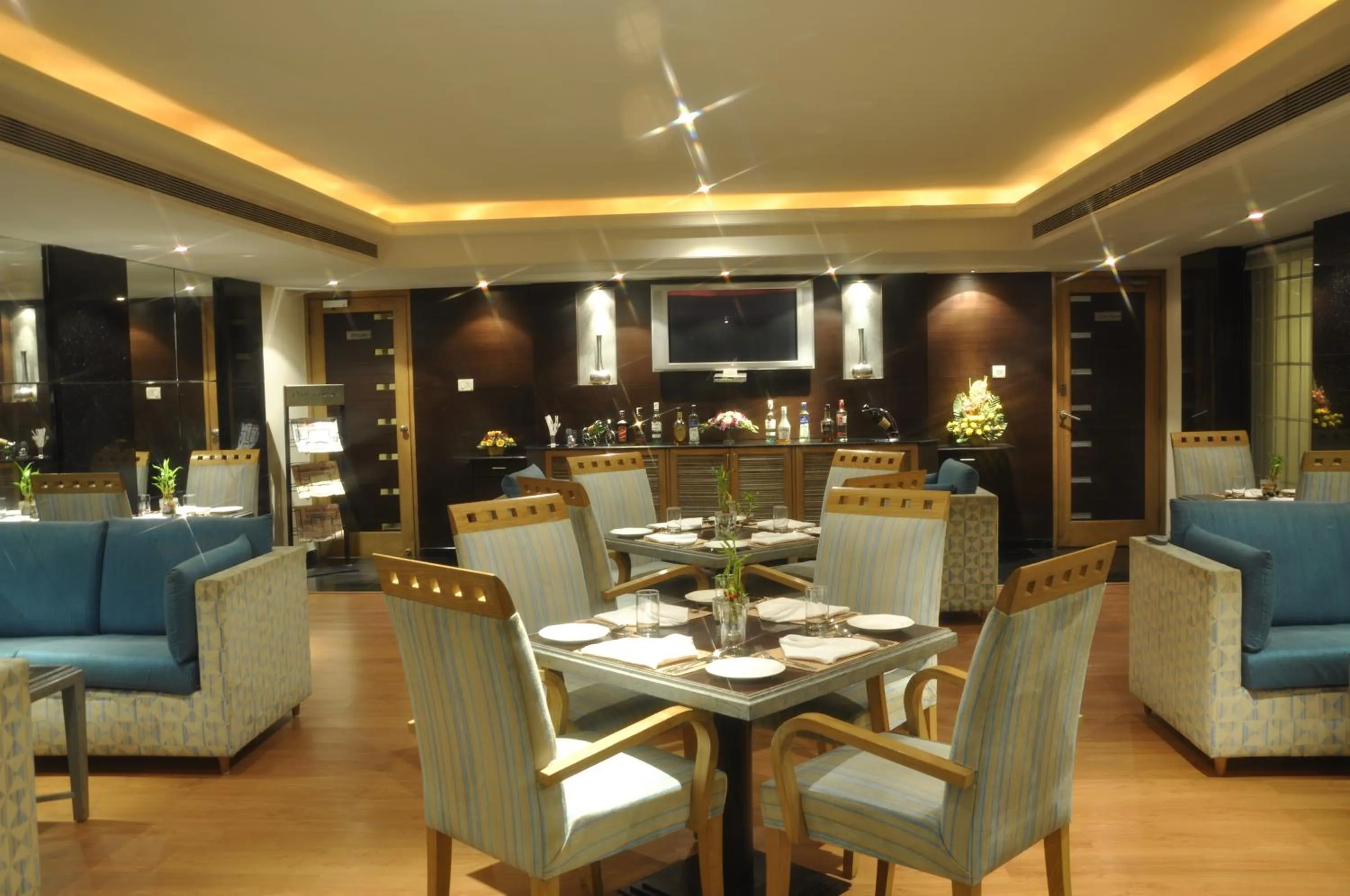 Restaurant/places to eat in Aditya Park-A Sarovar Portico Hotel