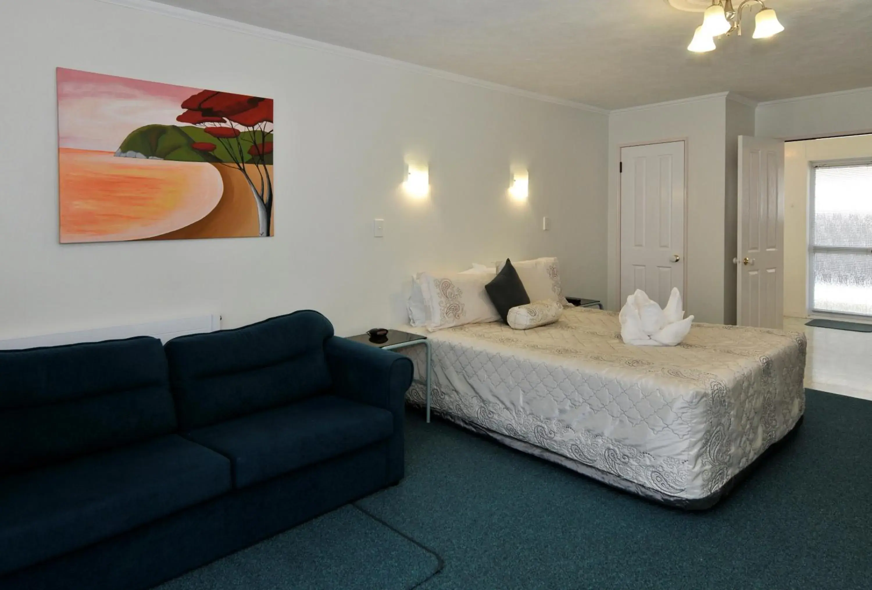 Studio with Hot Tub in Palm Court Motor Inn Studio with Hot Tub in Palm Court Motor Inn