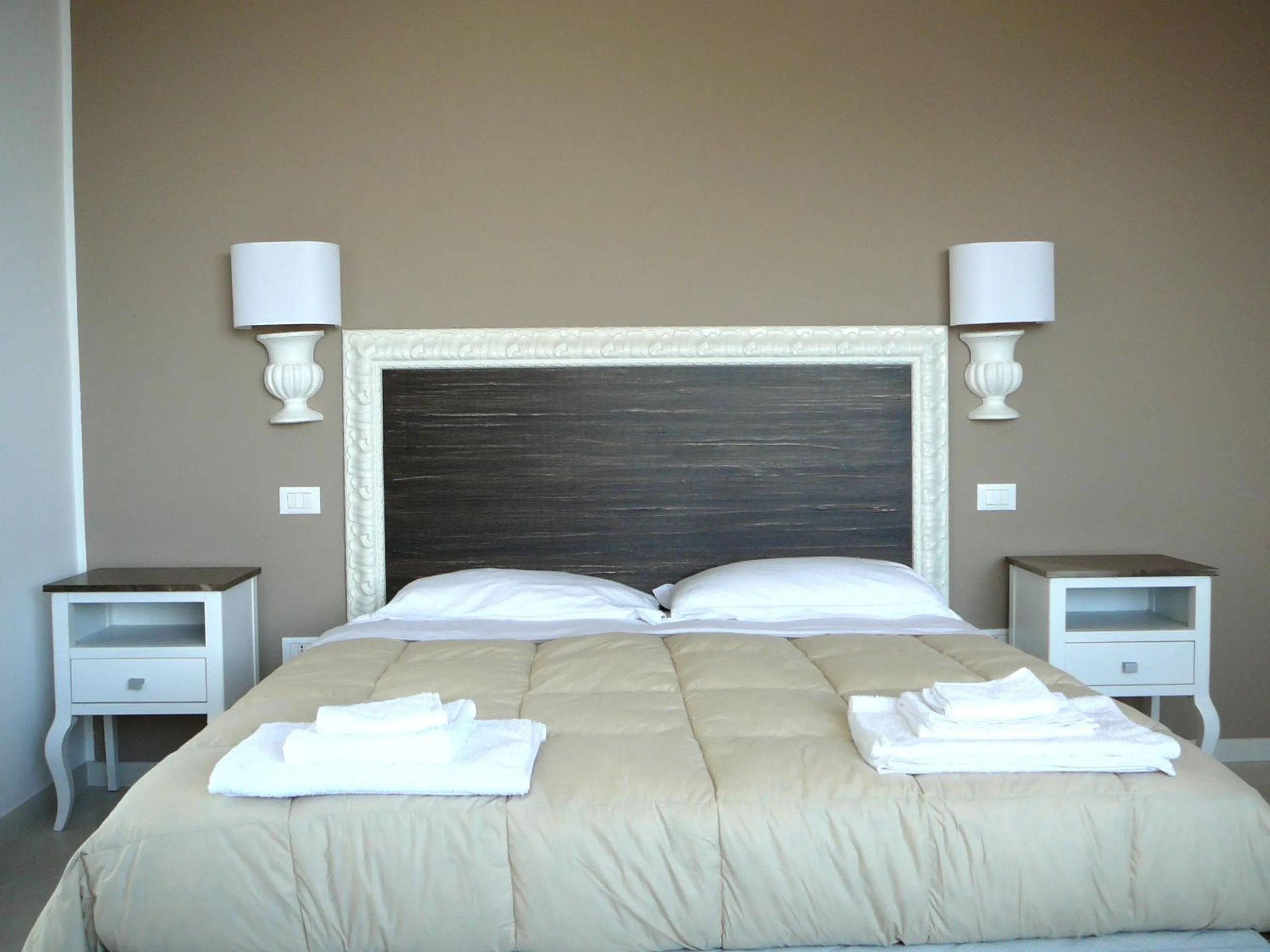 Bed in Taormina Villa Oasis Residence