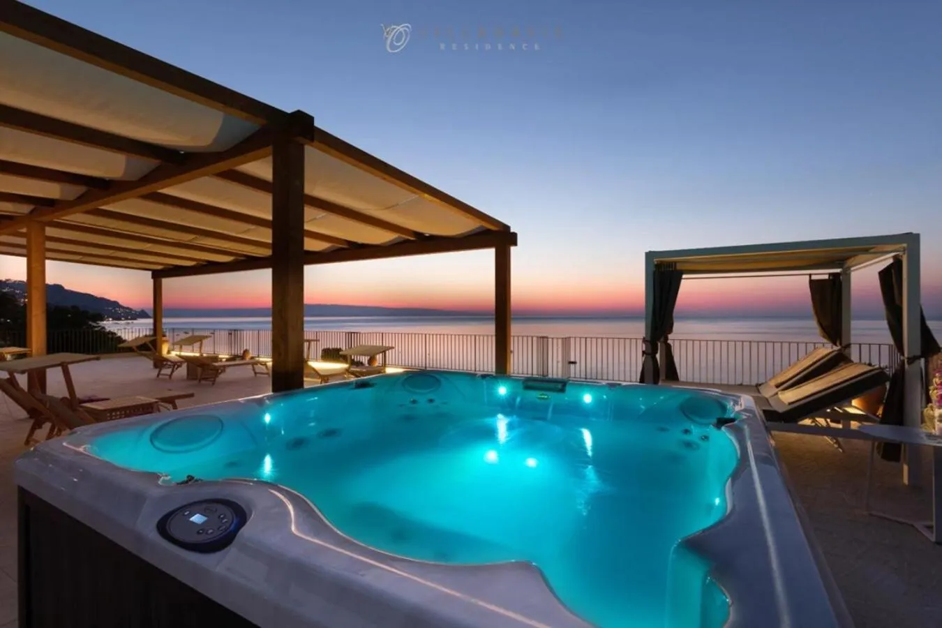 Hot Tub in Taormina Villa Oasis Residence