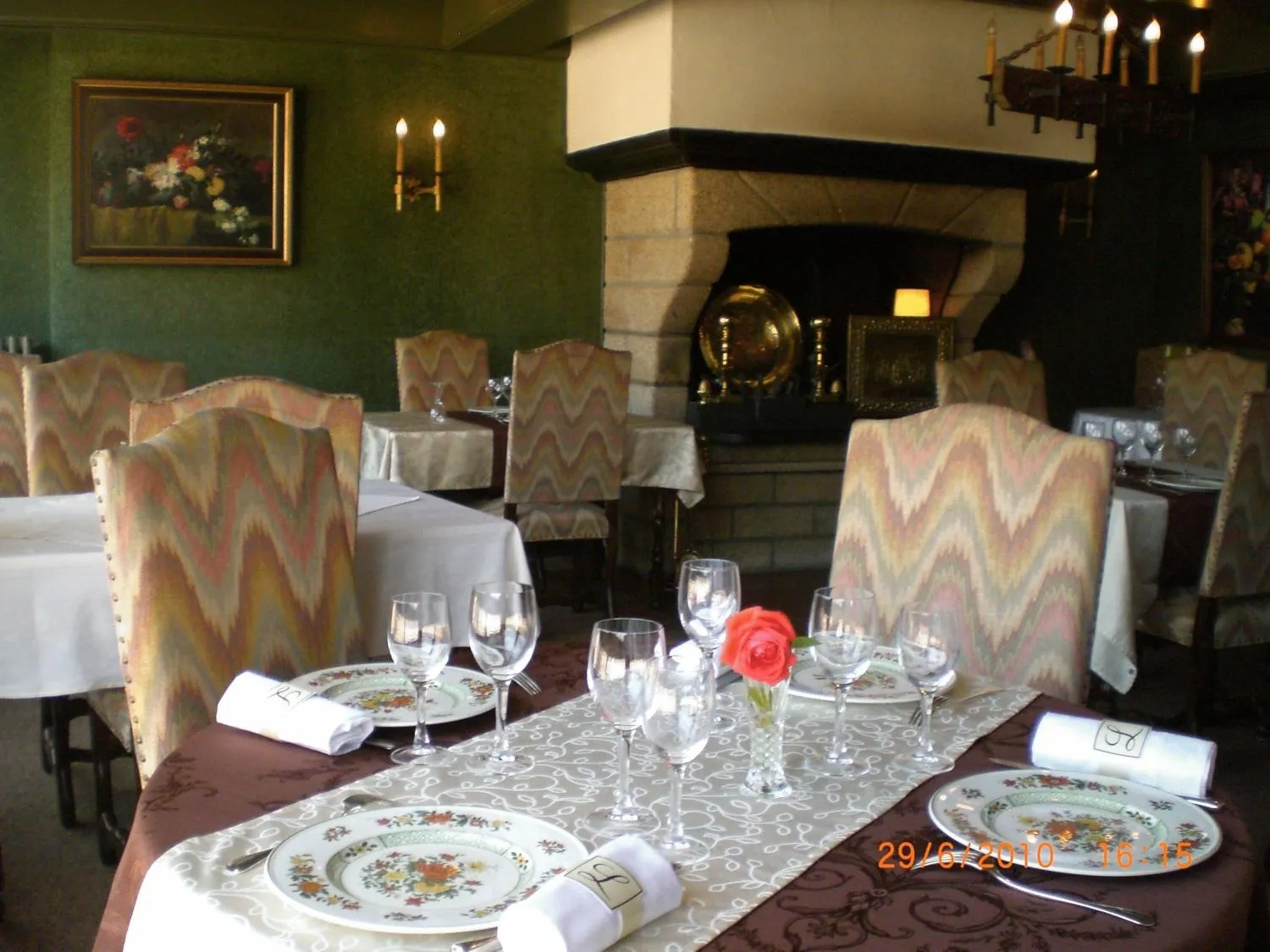 Restaurant/places to eat in Le France