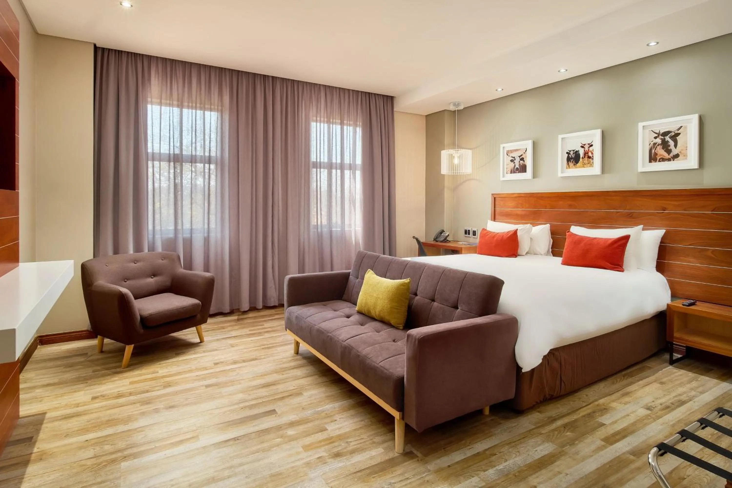 Bedroom, Bed in Protea Hotel by Marriott Pretoria Hatfield