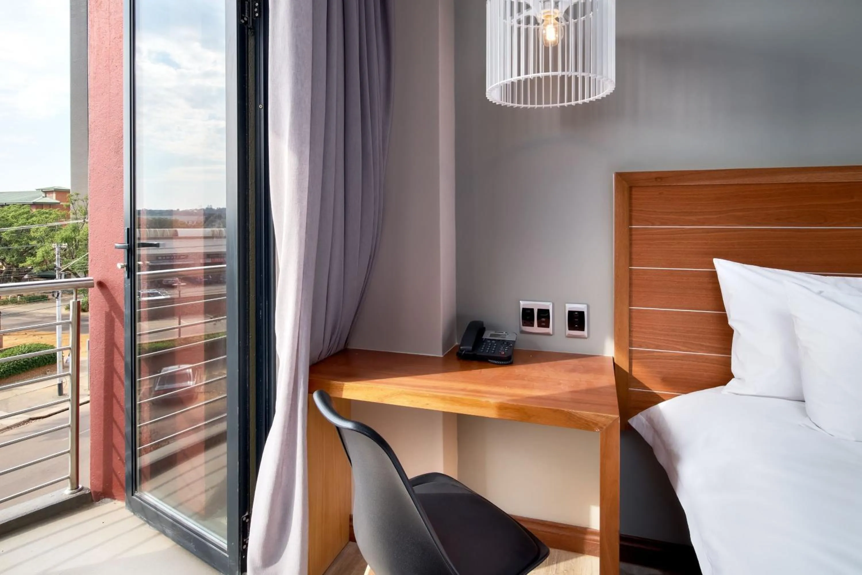 Photo of the whole room, Bed in Protea Hotel by Marriott Pretoria Hatfield