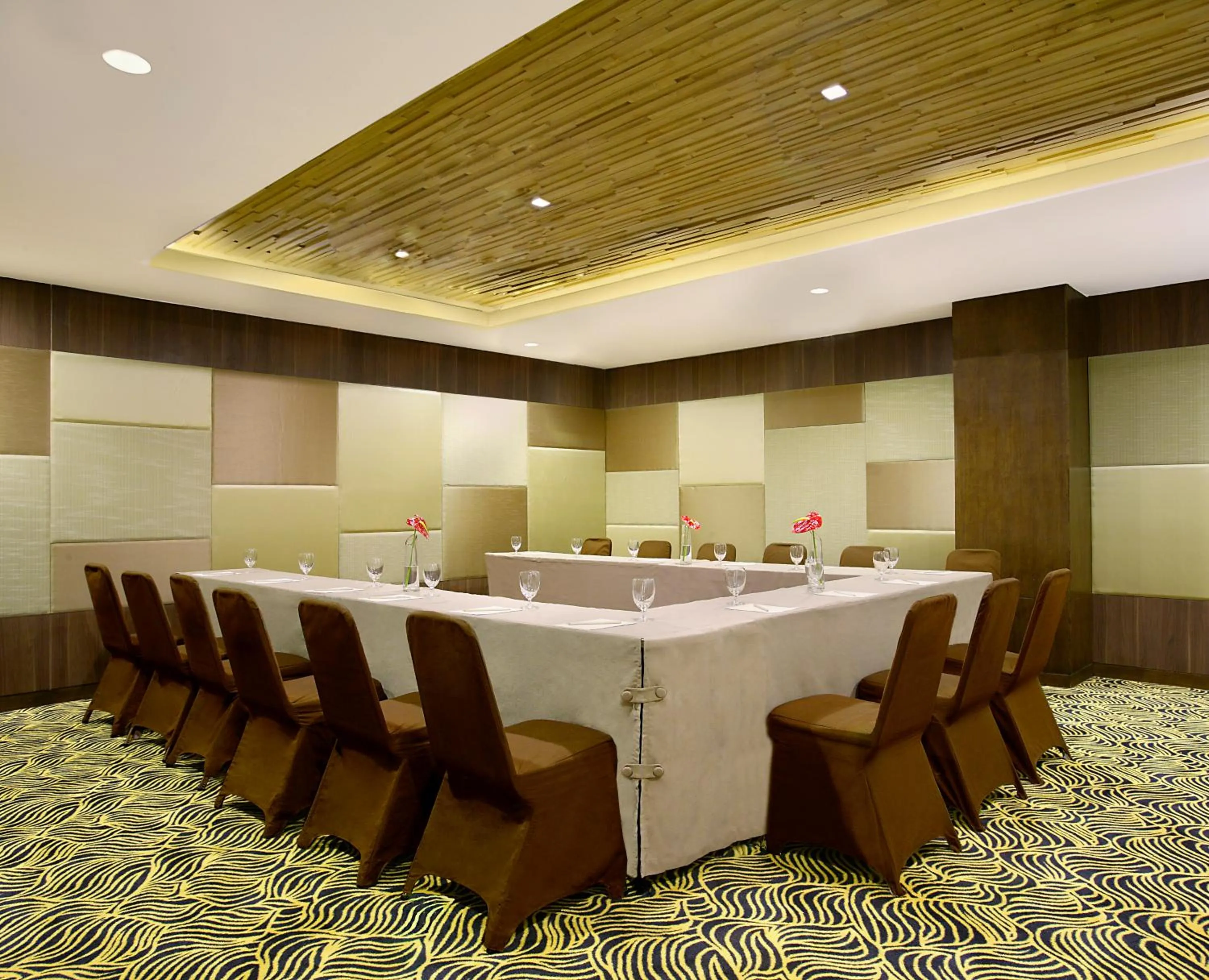 Business facilities in Hotel Santika Pandegiling - Surabaya