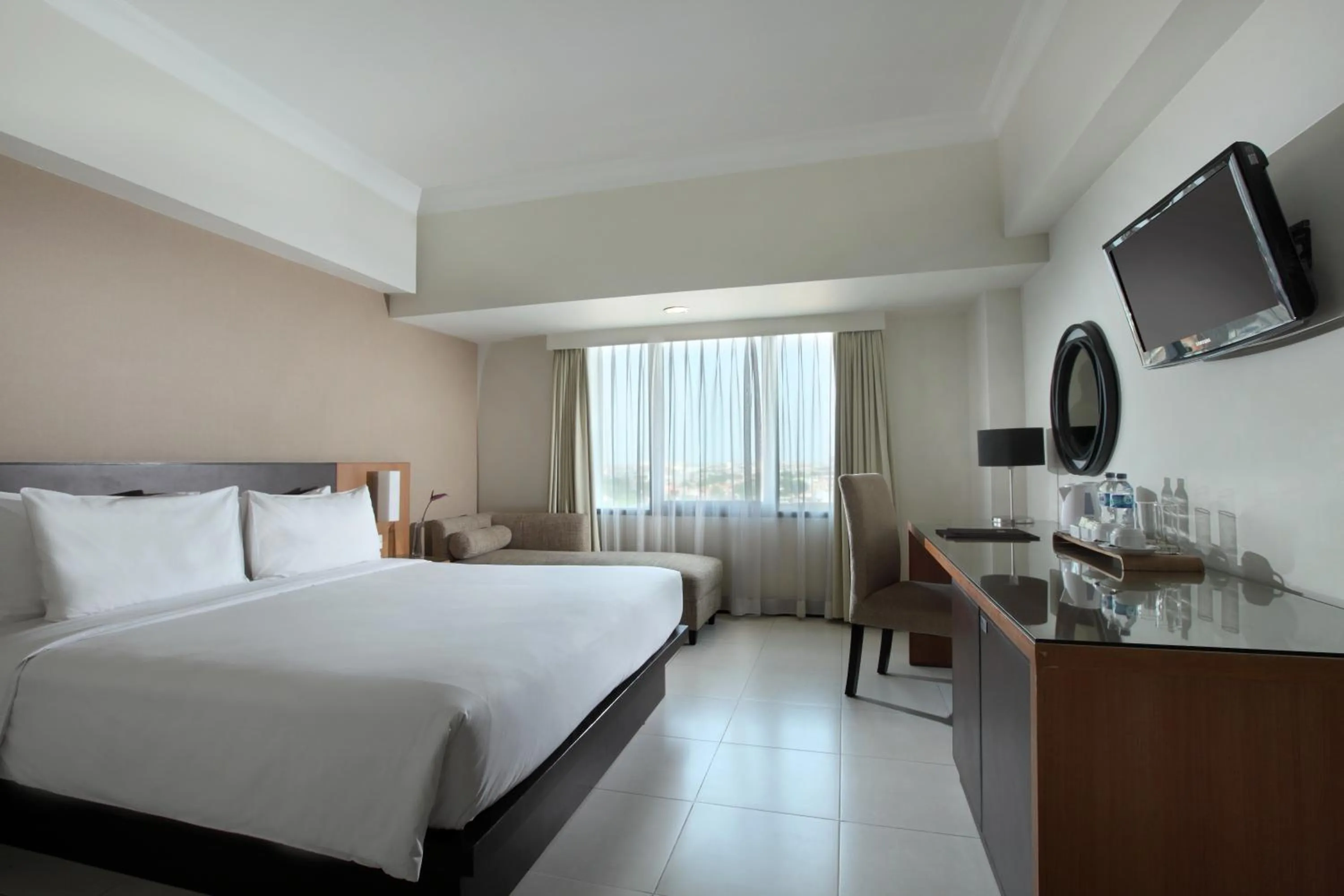 Photo of the whole room, Bed in Hotel Santika Pandegiling - Surabaya
