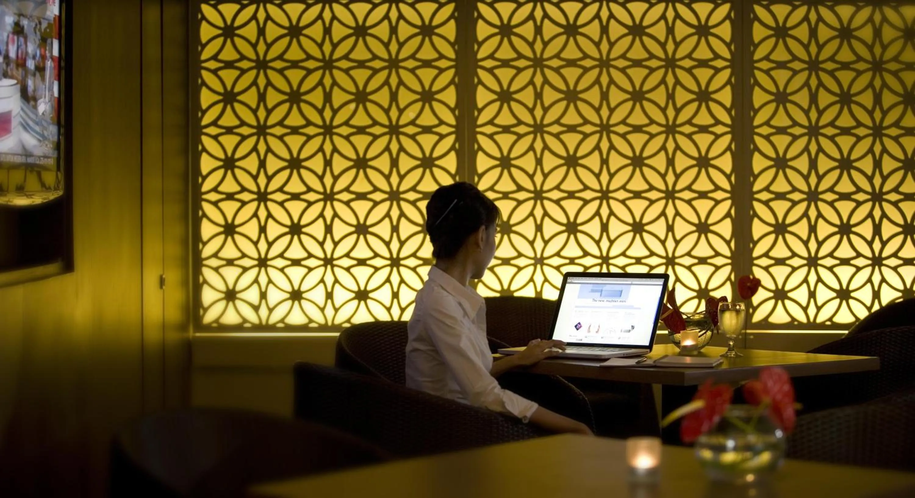 Restaurant/places to eat in Hotel Santika Pandegiling - Surabaya