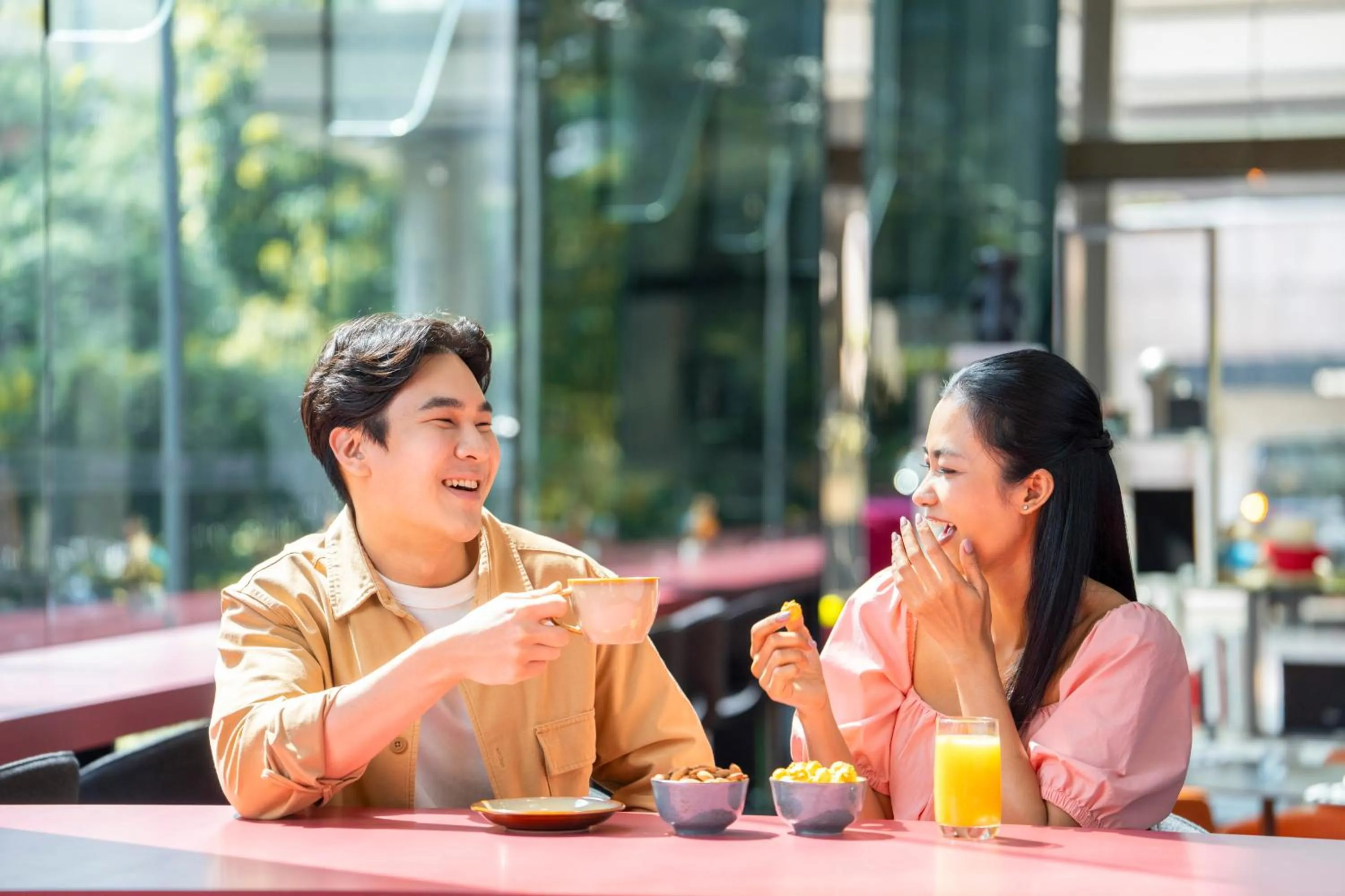 Food and drinks in Quincy Hotel Singapore by Far East Hospitality