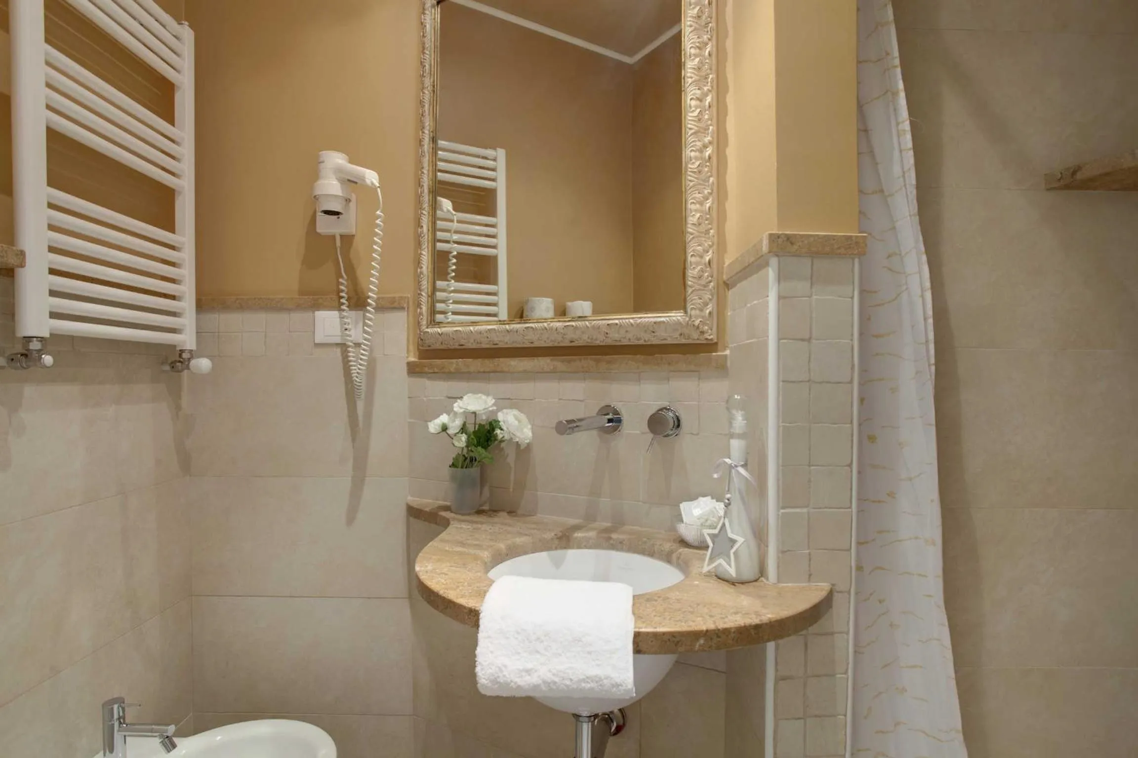 Bathroom in Soggiorno Pezzati