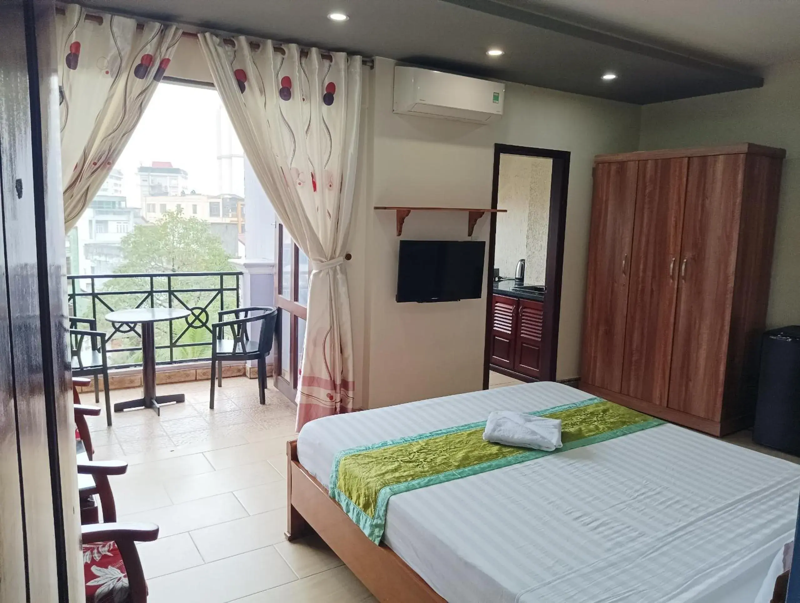 Deluxe Double Room in Sunny B Hotel Deluxe Double Room in Sunny B Hotel