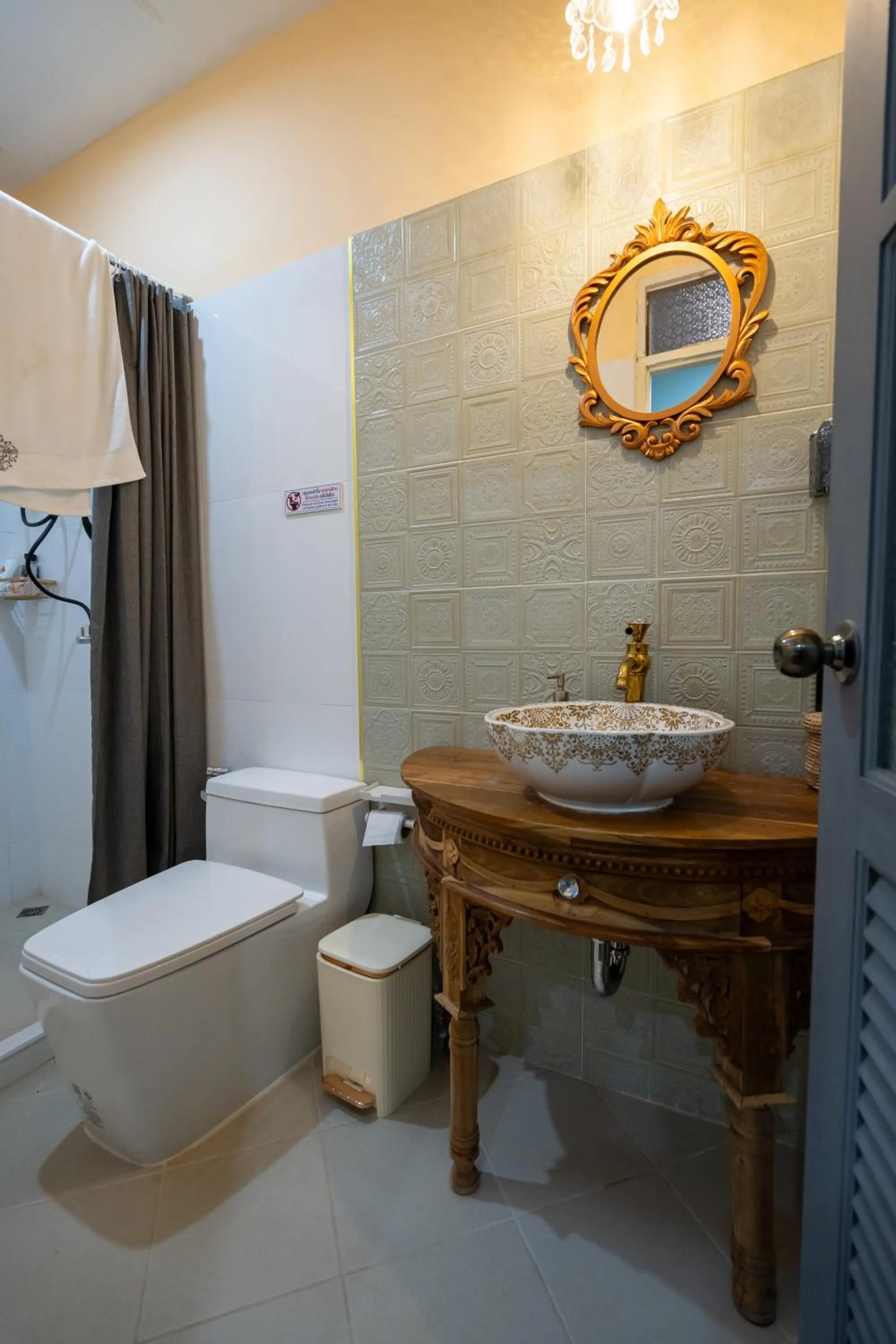 Toilet in The Unforgotten B&B