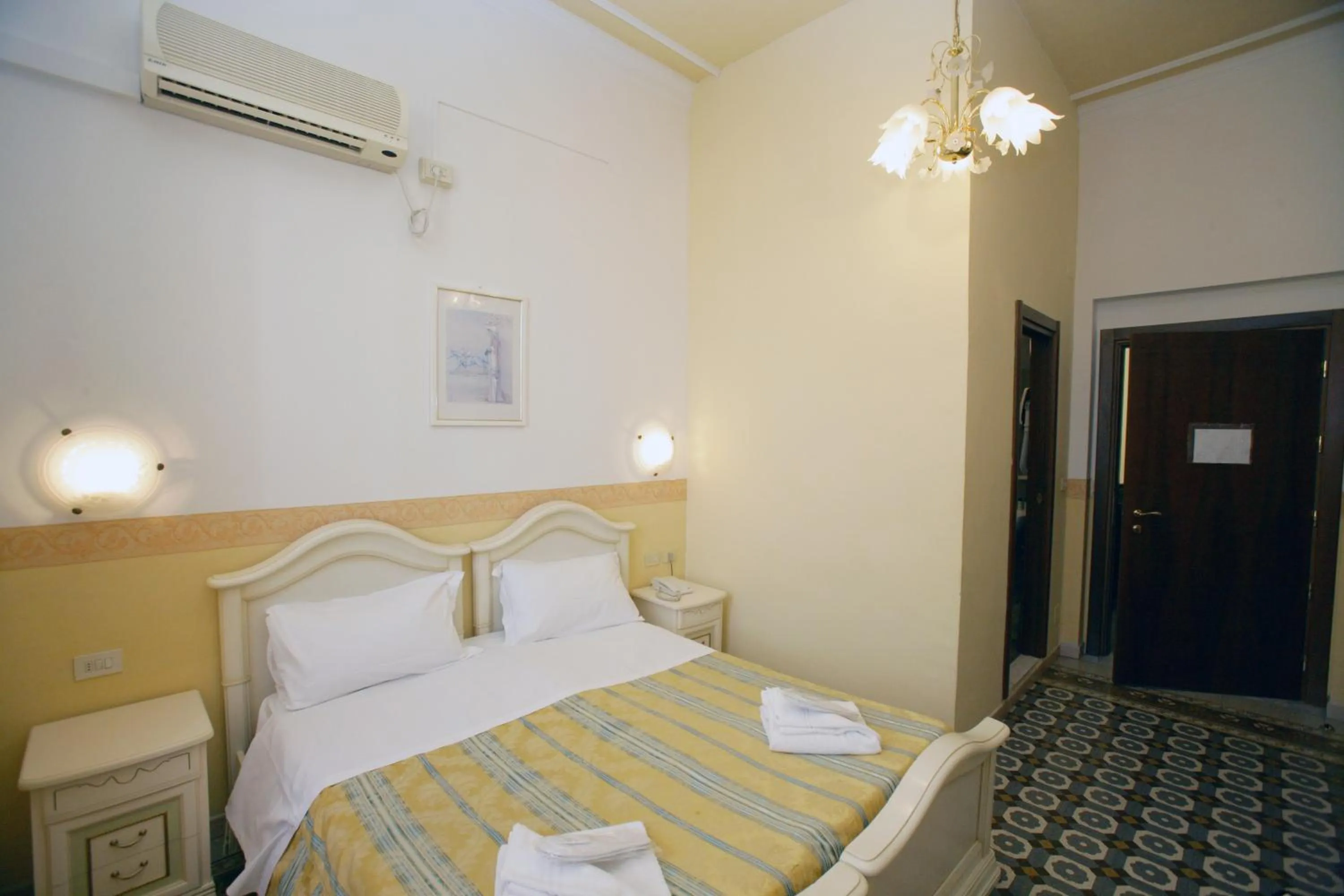 Photo of the whole room, Bed in Hotel Desirèe