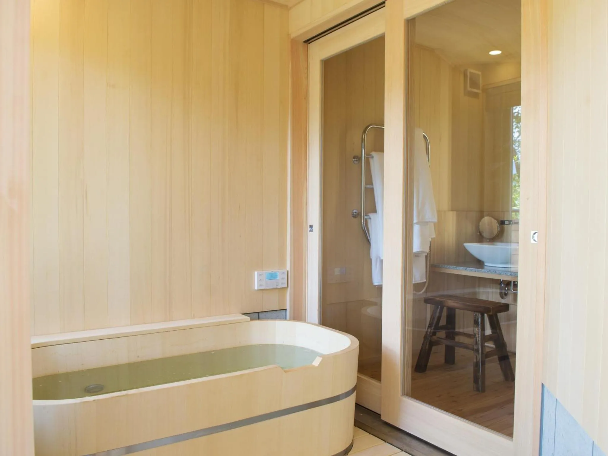 Hot Spring Bath in Hakone Retreat villa 1f