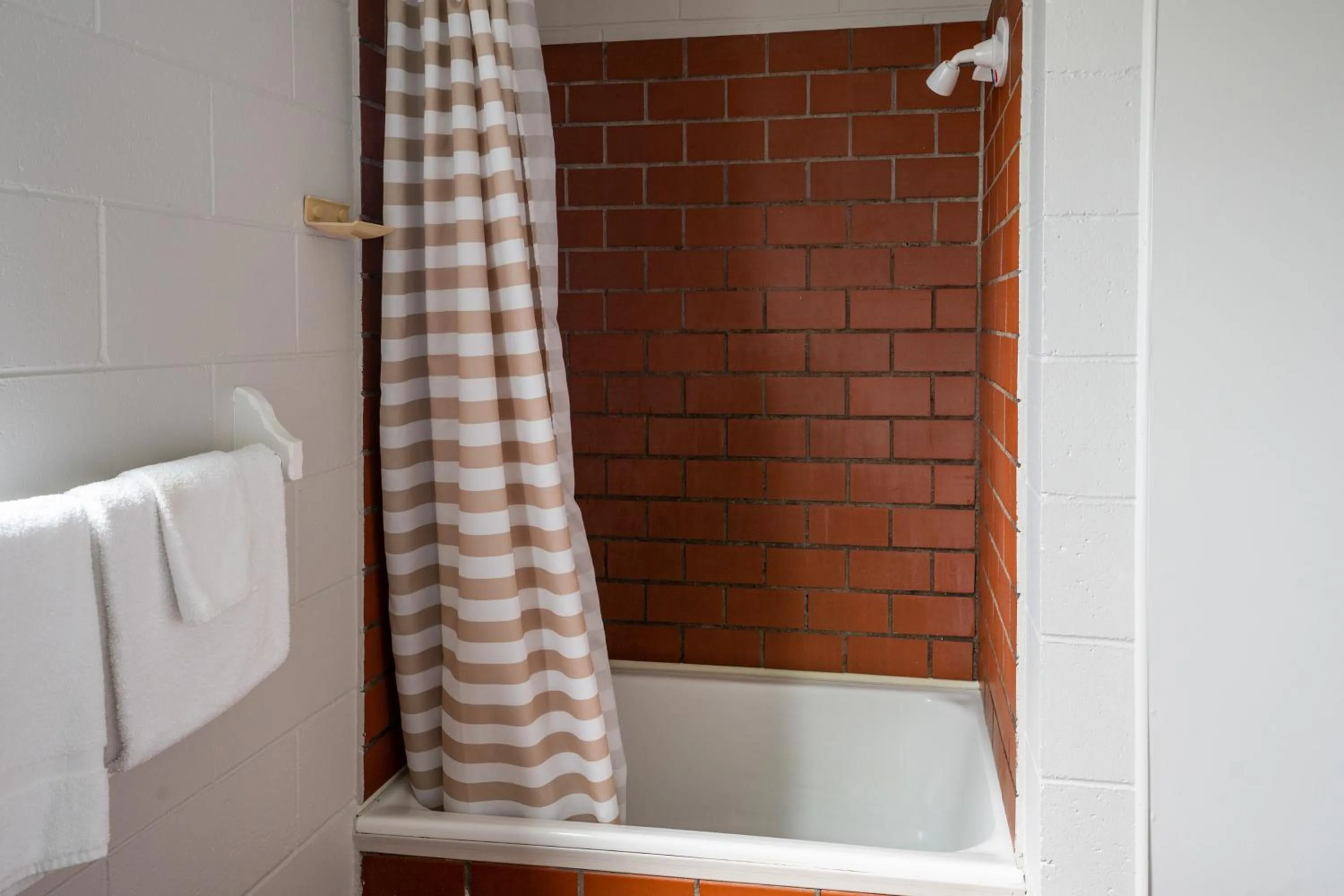 Bathroom in Dawsons Hotel