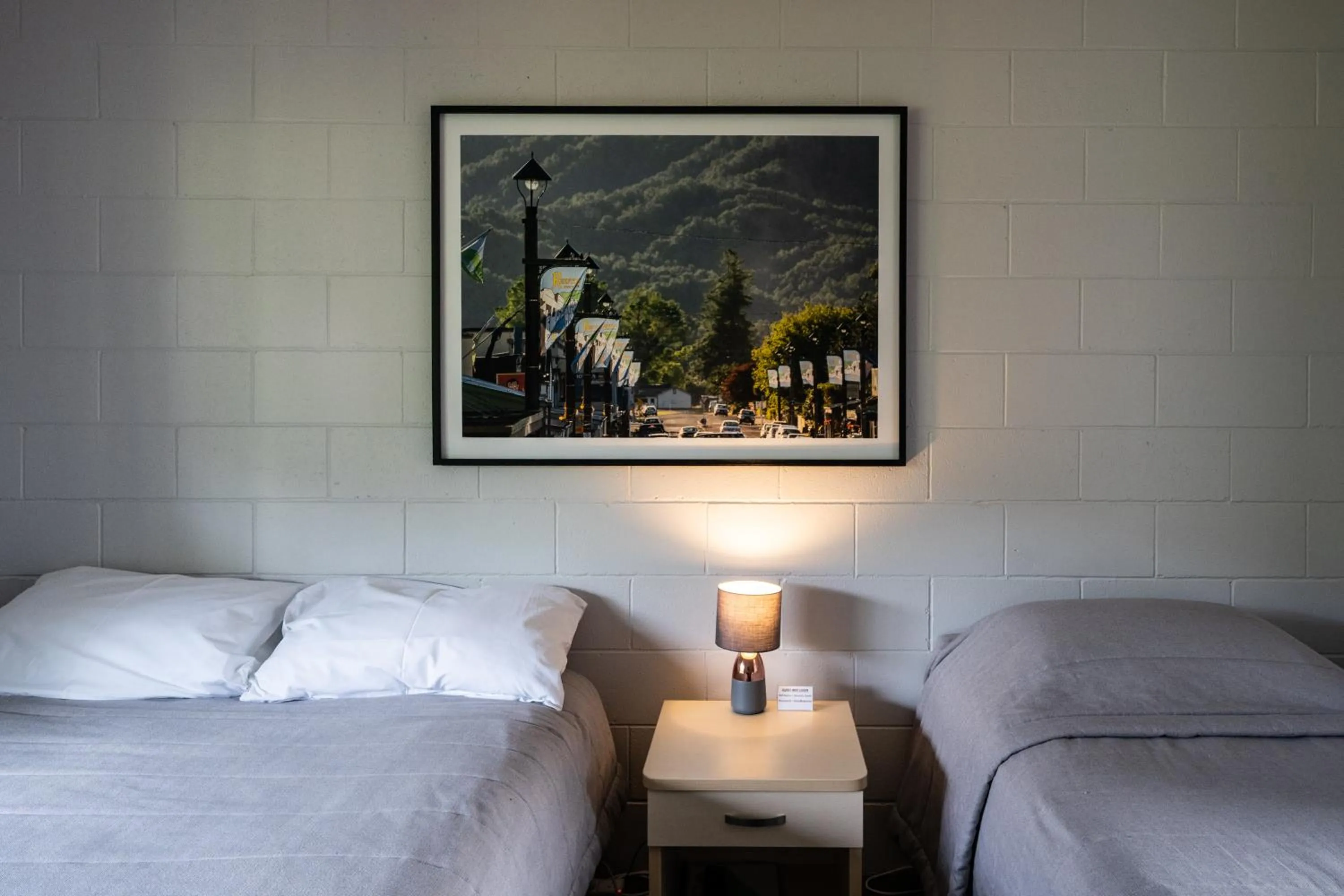 Photo of the whole room, Bed in Dawsons Hotel