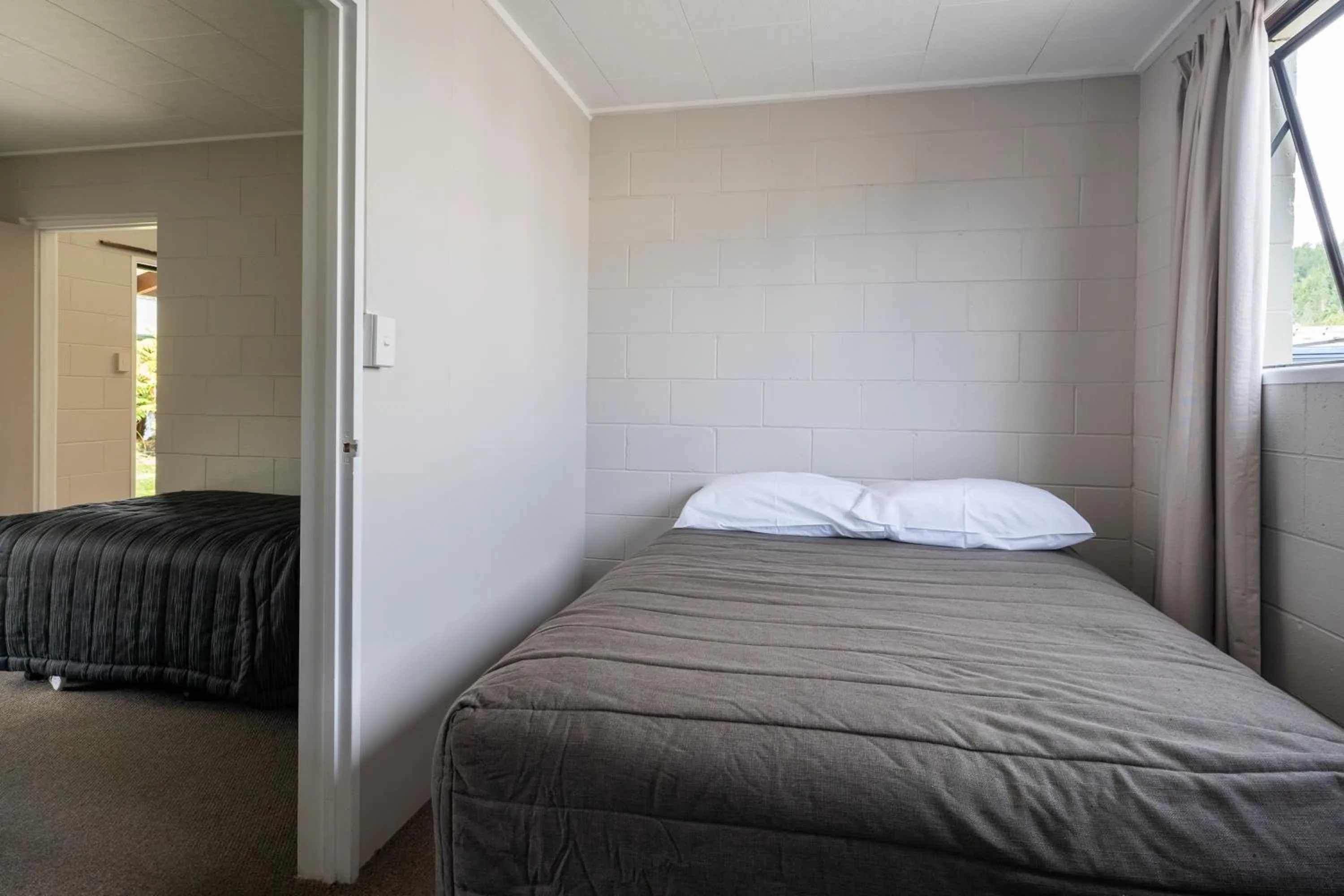 Bedroom, Bed in Dawsons Hotel