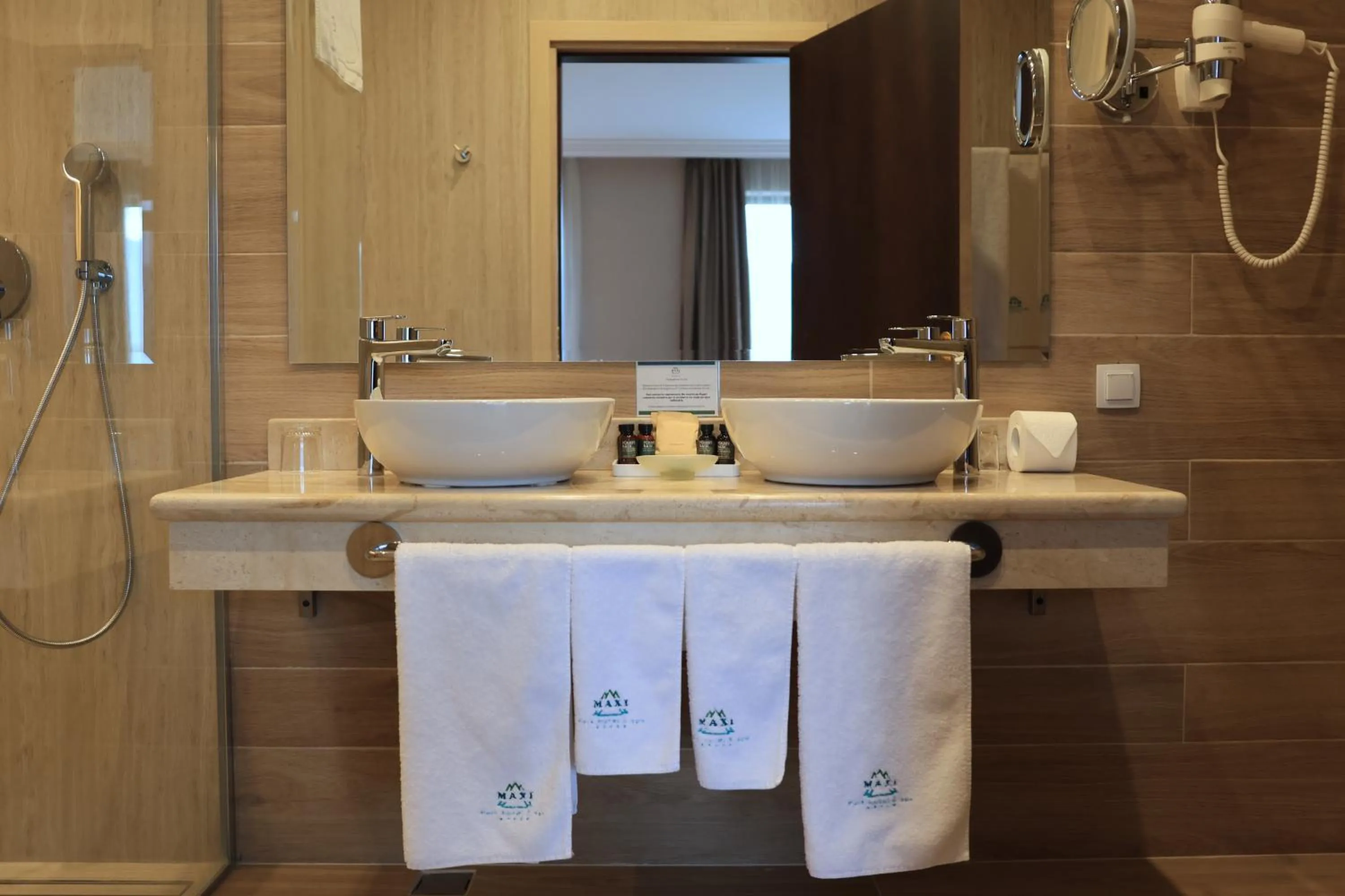 Bathroom in Maxi Park Hotel & Spa