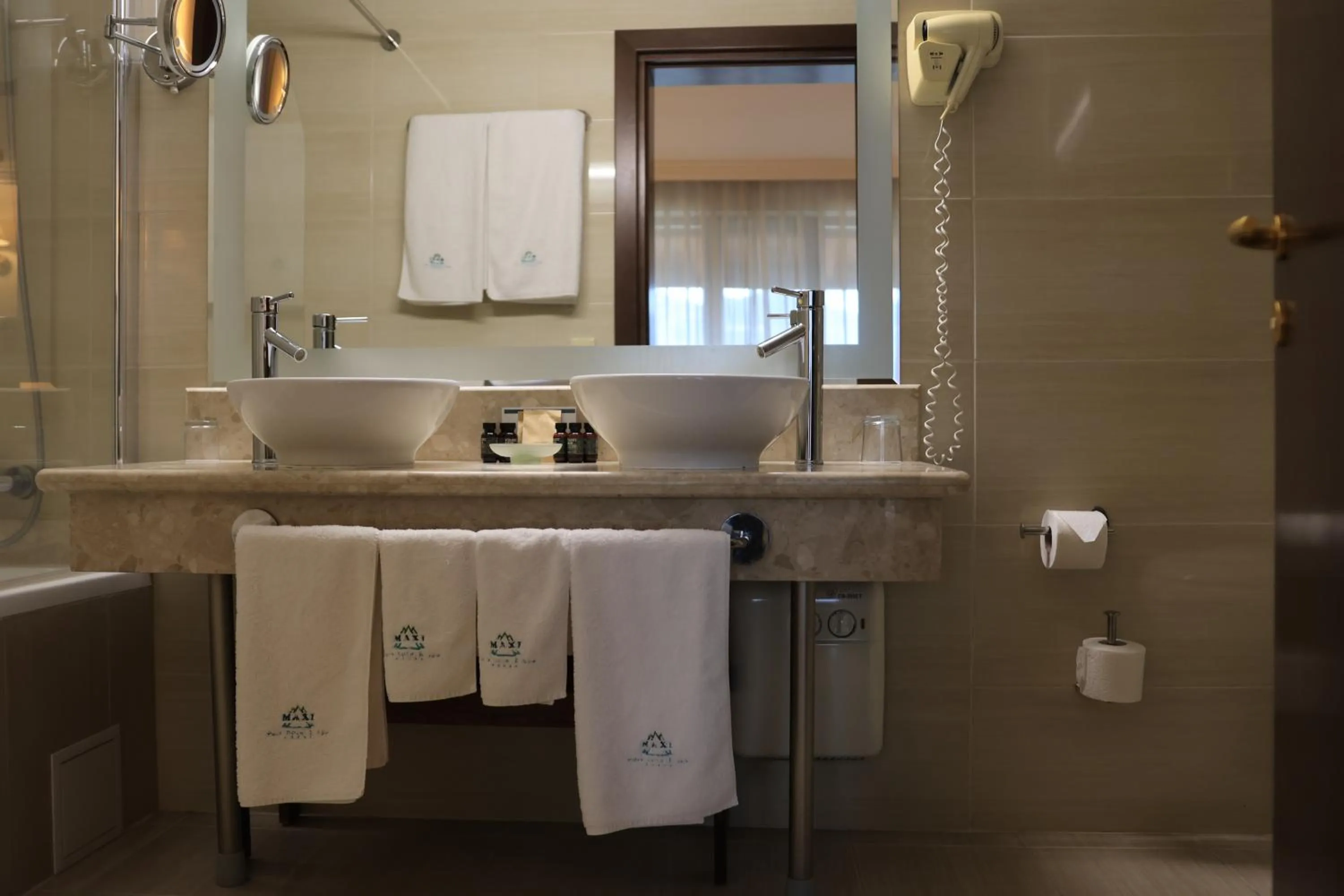 Bathroom in Maxi Park Hotel & Spa