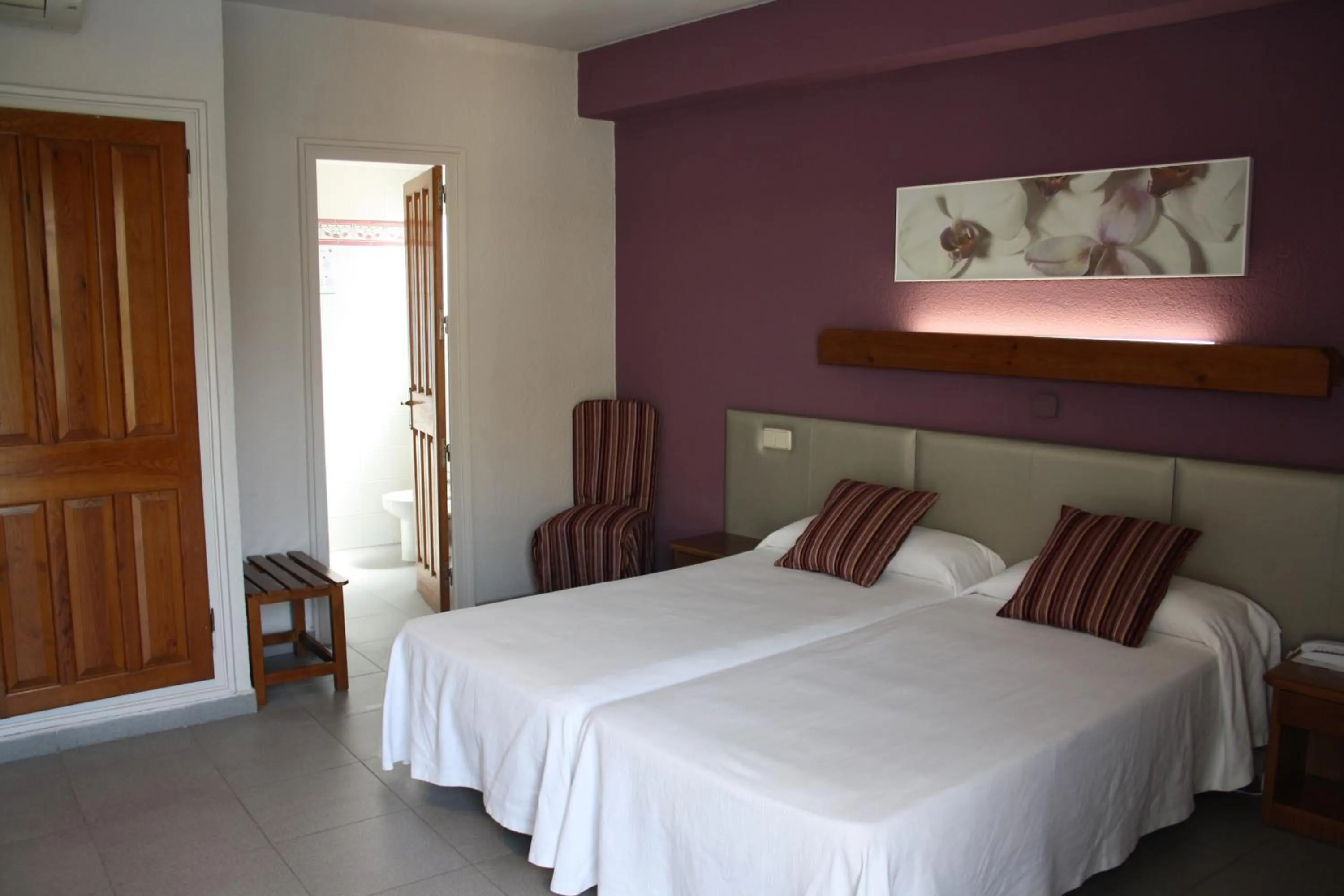 Photo of the whole room, Bed in Hotel S'Agoita