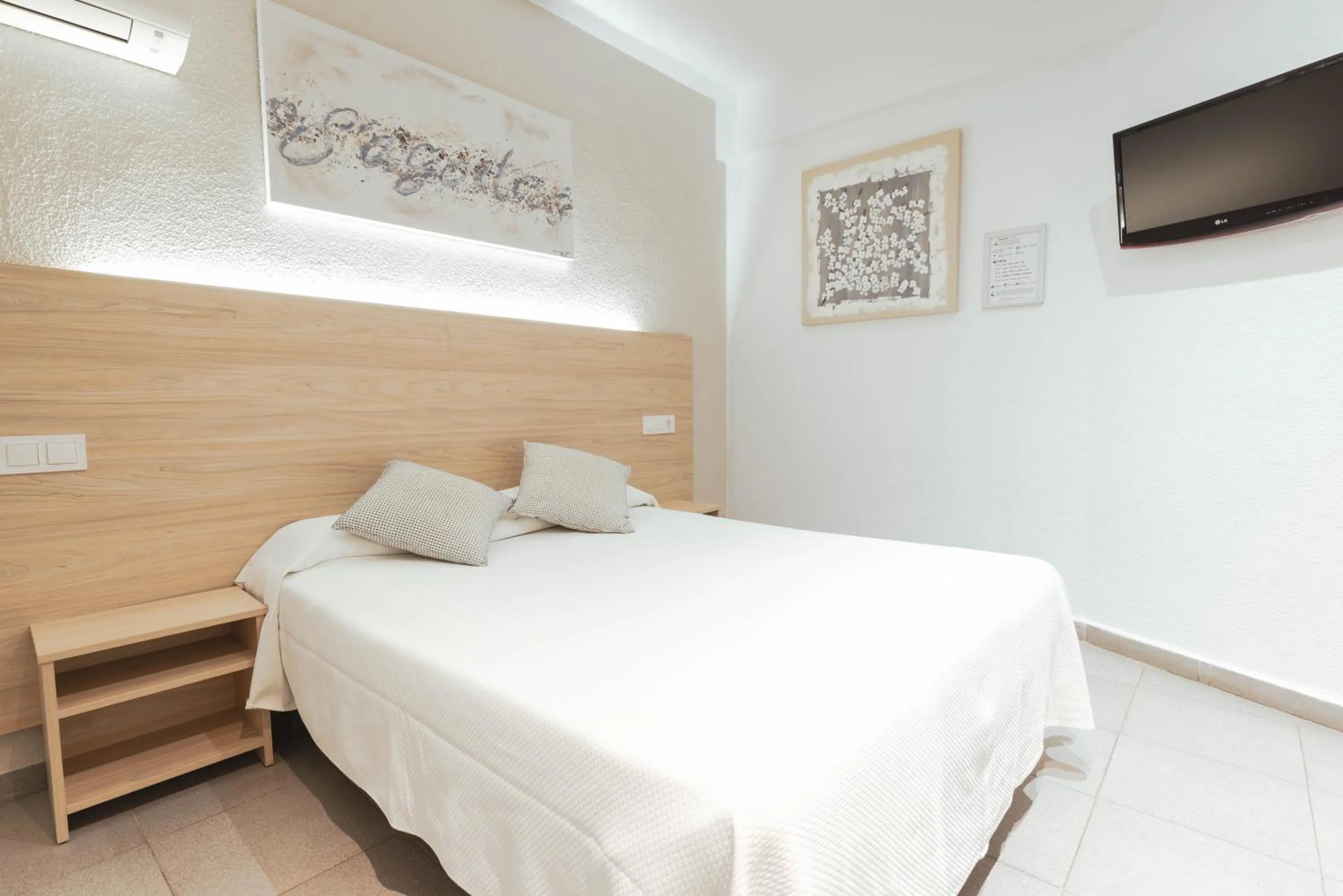 Bed in Hotel S'Agoita